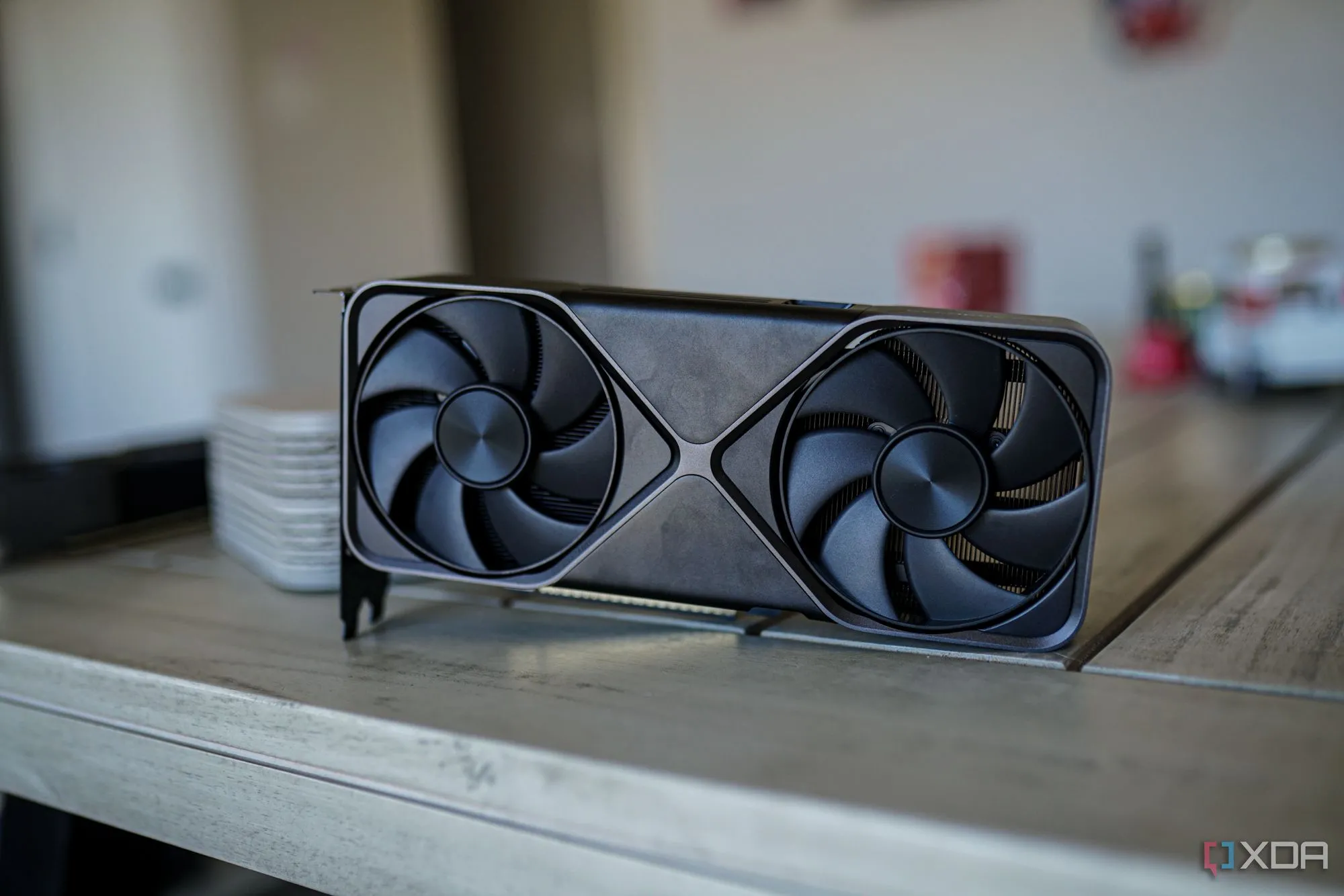 Hệ thống quạt tản nhiệt trên card đồ họa Nvidia GeForce RTX 5070, một lựa chọn đáng cân nhắc