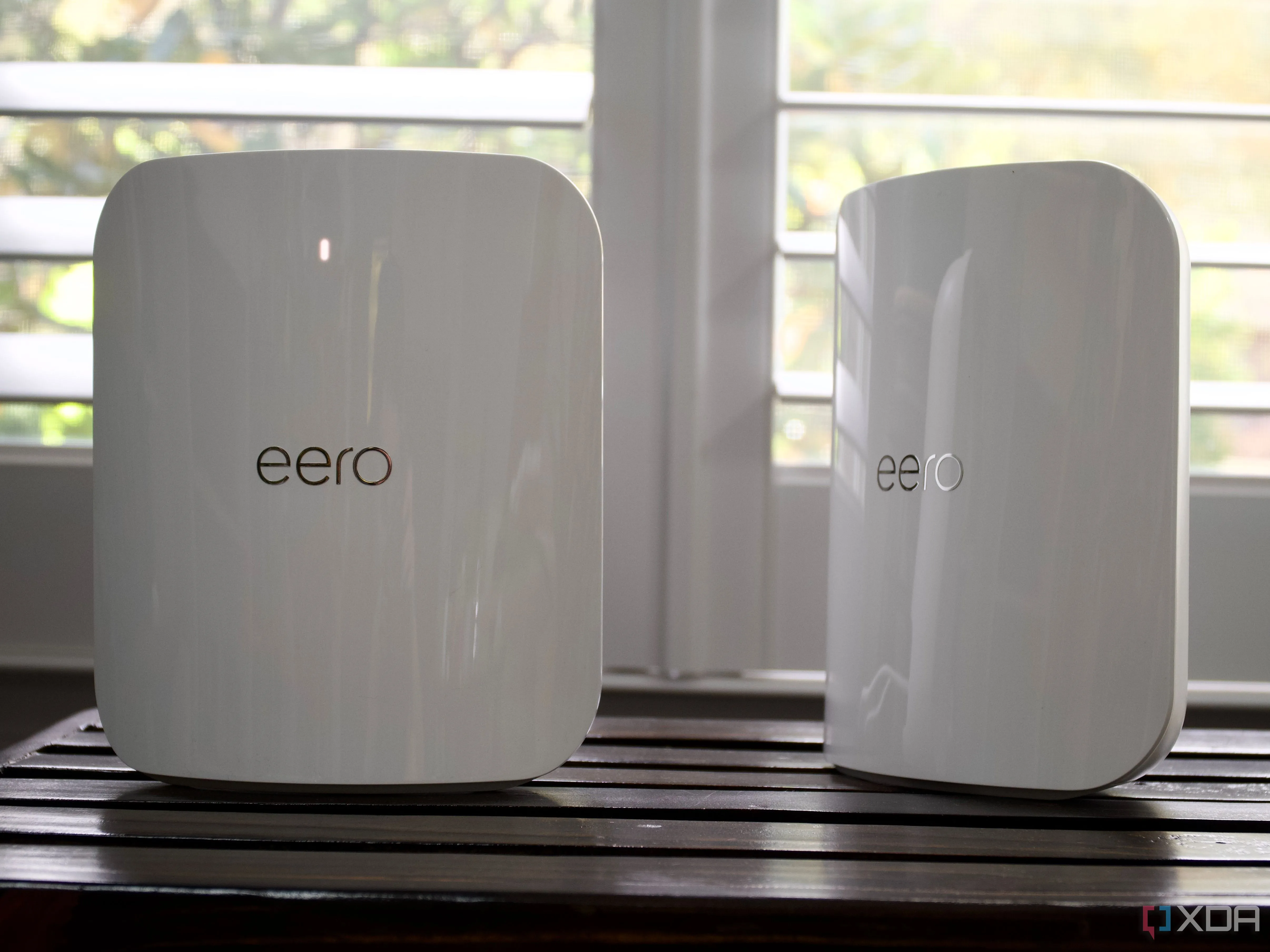 Hệ thống Wi-Fi Mesh Eero Max 7 bao gồm hai router với tốc độ đa gigabit