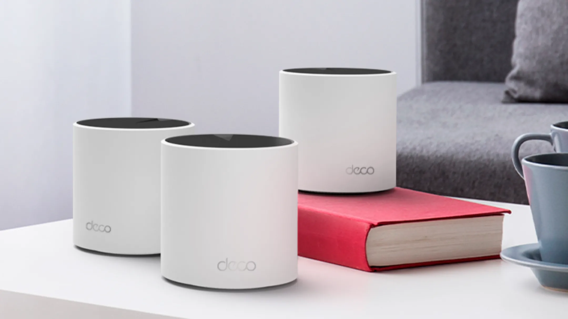 Hệ thống Wi-Fi Mesh TP-Link Deco X55 trên bàn, biểu tượng cho giải pháp phủ sóng toàn diện cho mạng gia đình