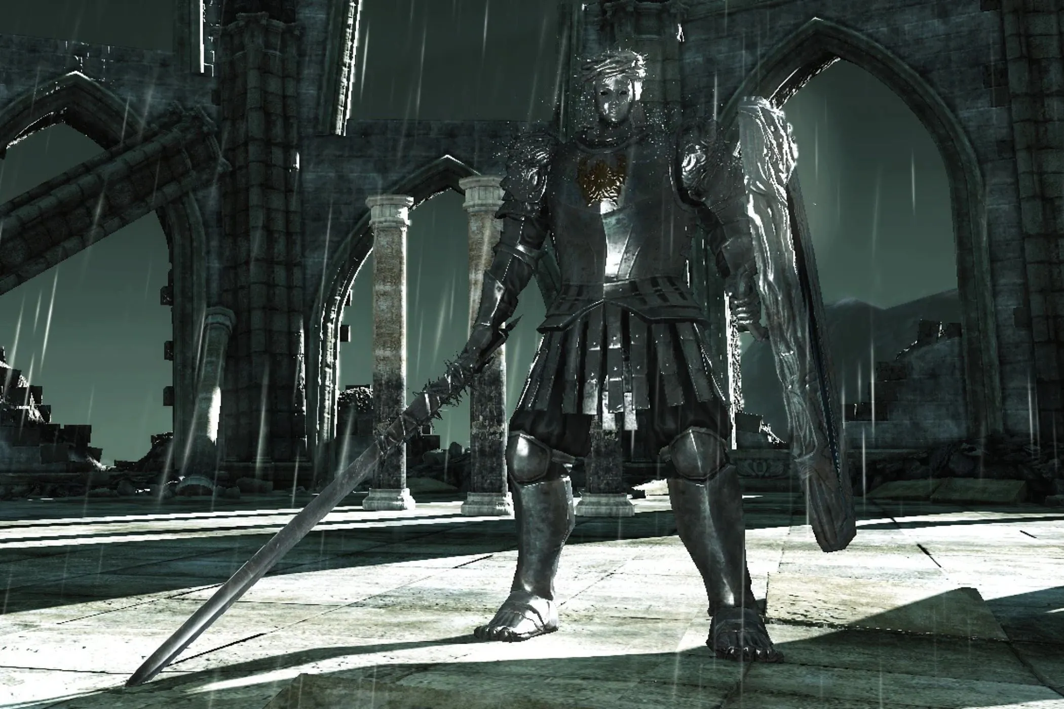 Hiệp sĩ Gương (Looking Glass Knight) uy nghi trên đỉnh lâu đài trong Dark Souls 2, sẵn sàng cho trận chiến