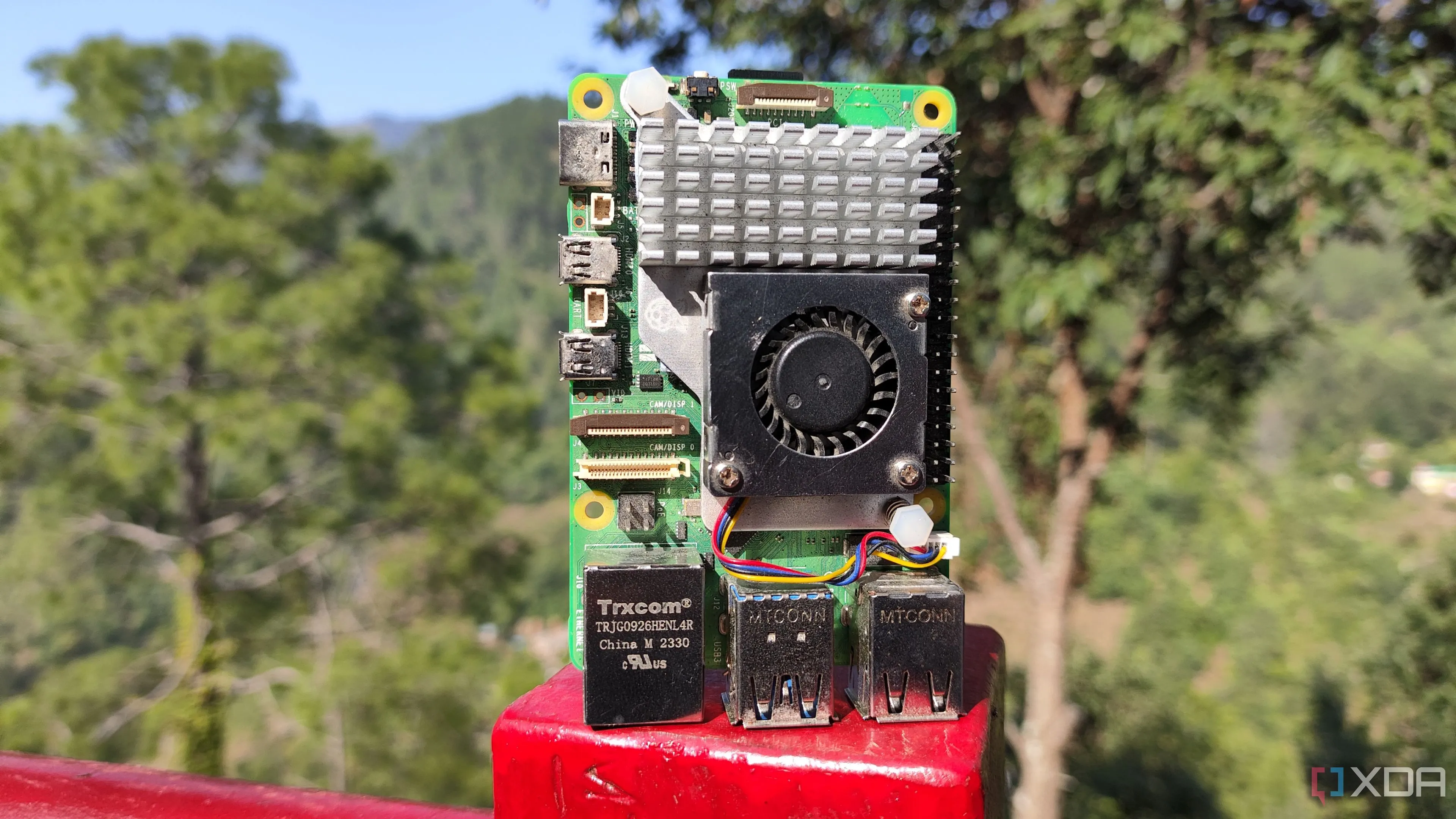 Hình ảnh cận cảnh bo mạch máy tính Raspberry Pi 5 mạnh mẽ