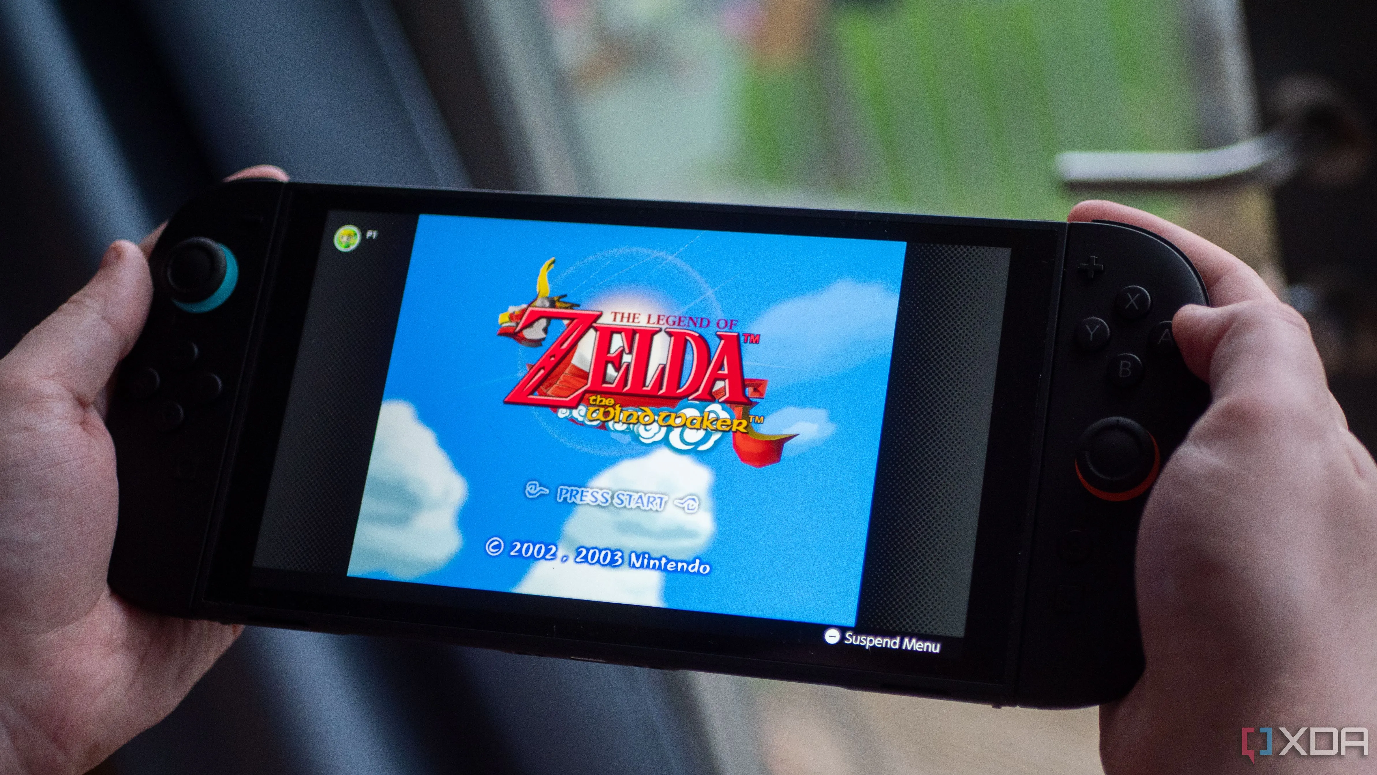 Hình ảnh minh họa Nintendo Switch 2 với tay cầm GameCube, gợi mở khả năng tương thích ngược hoặc các tính năng đặc biệt của máy.