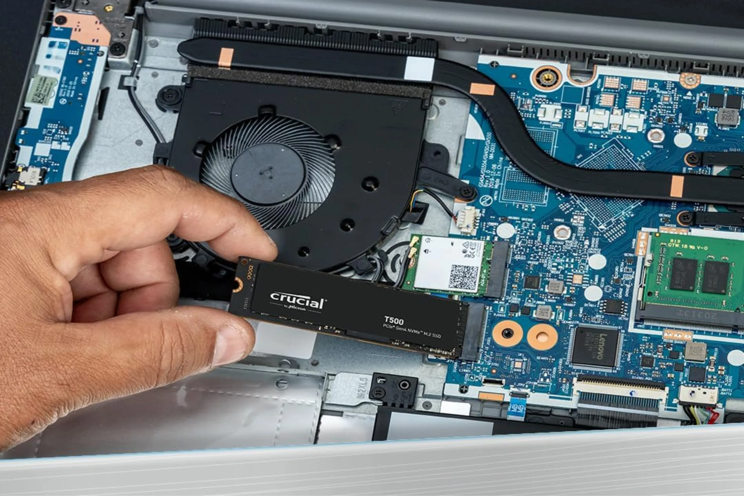 Hình ảnh minh họa ổ cứng SSD M.2 NVMe nhỏ gọn trên bo mạch chủ