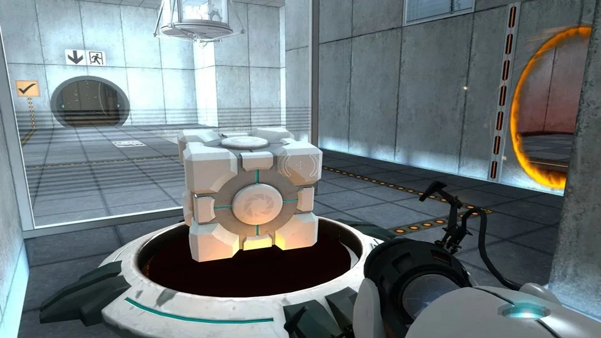 Hình ảnh một khối lập phương và cổng dịch chuyển được tạo ra bởi Portal Gun trong game Portal