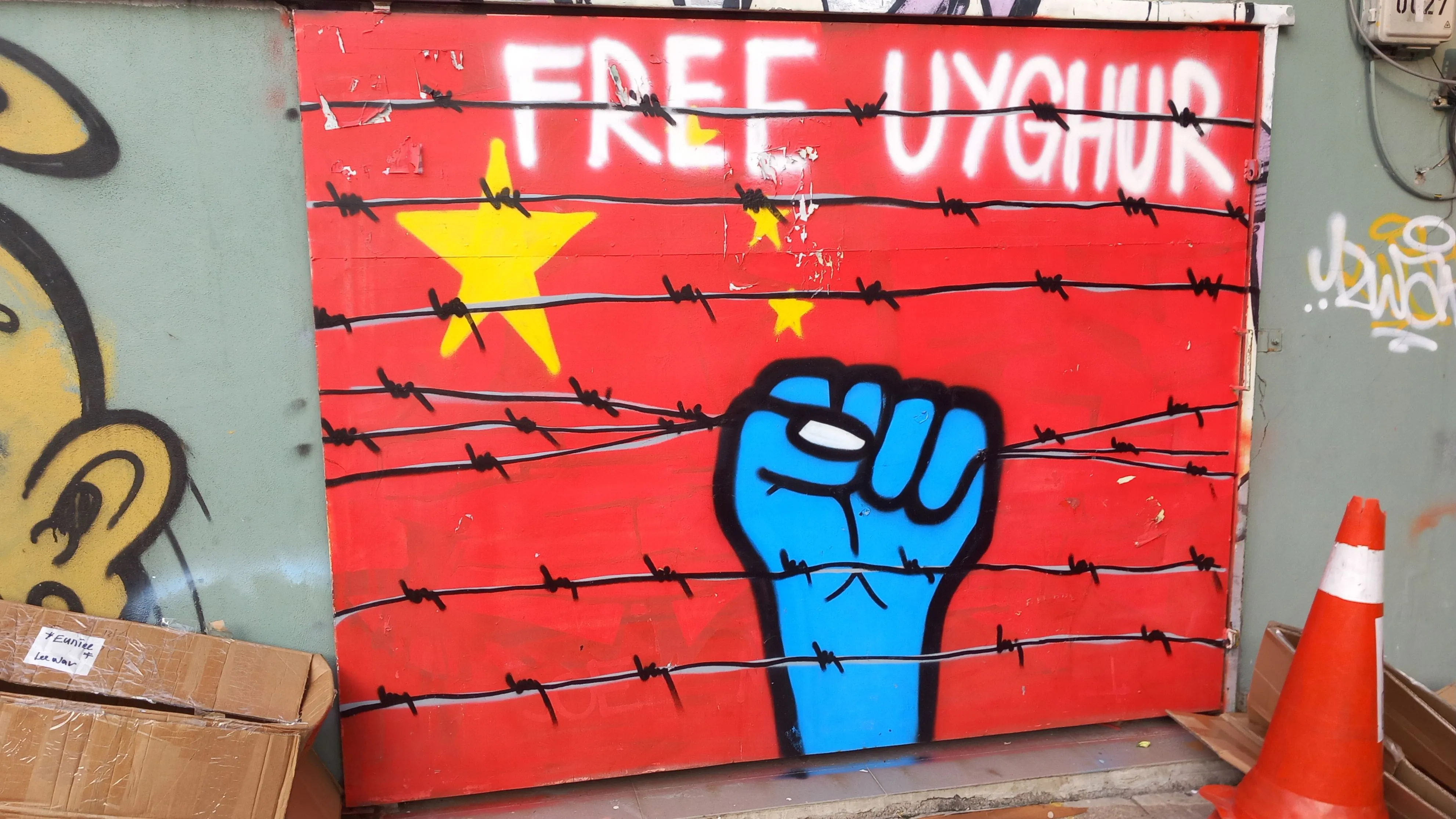 Hình ảnh nghệ thuật mang thông điệp &quot;Free Uyghur&quot; (Giải phóng Duy Ngô Nhĩ) ủng hộ quyền tự do cho người dân khu vực Tân Cương
