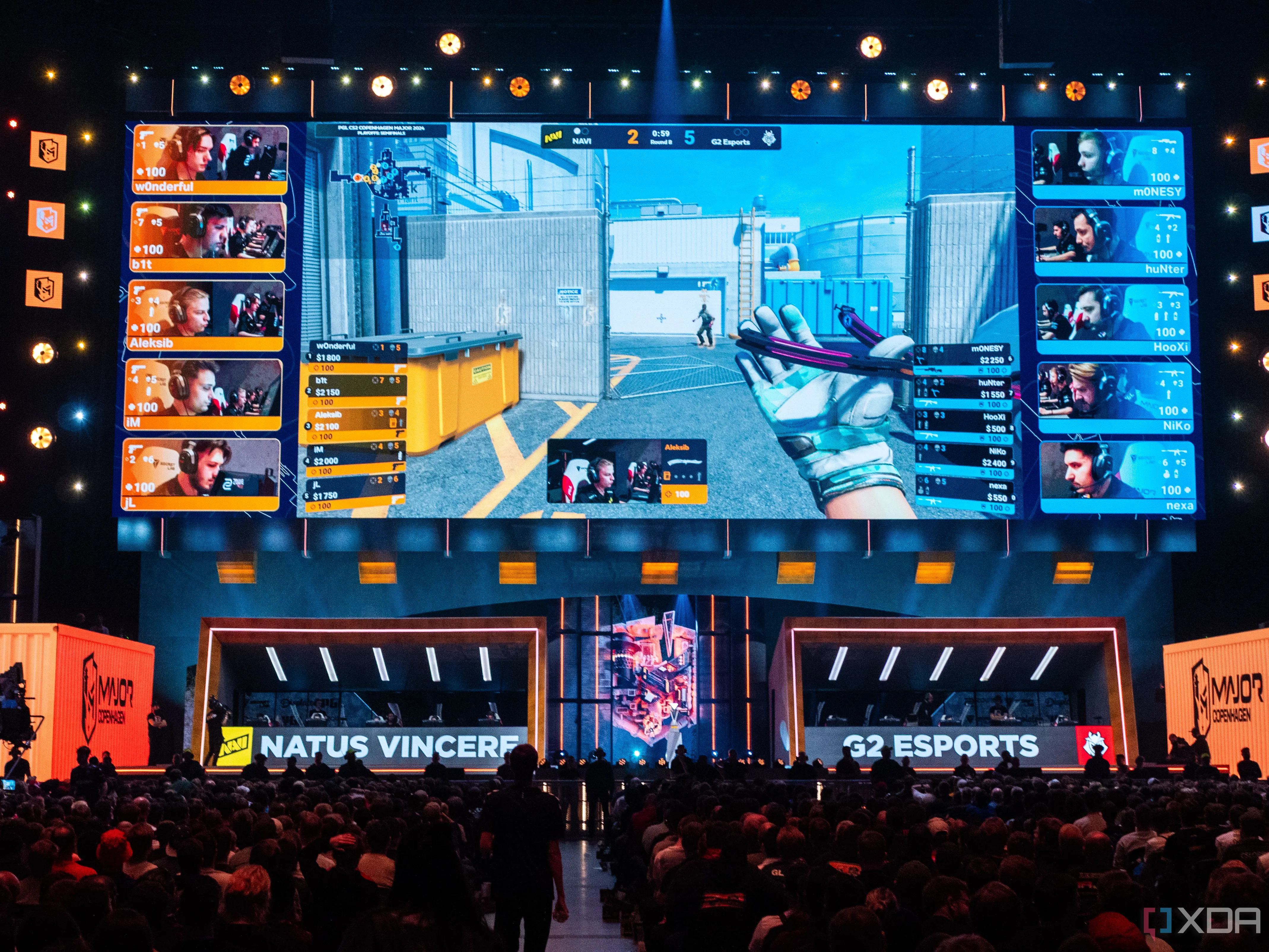Hình ảnh từ giải đấu PGL Copenhagen Major của Counter-Strike 2, minh họa không khí sôi động và tính cạnh tranh cao của các tựa game eSports, thể hiện tiềm năng giải trí của game nhiều người chơi.