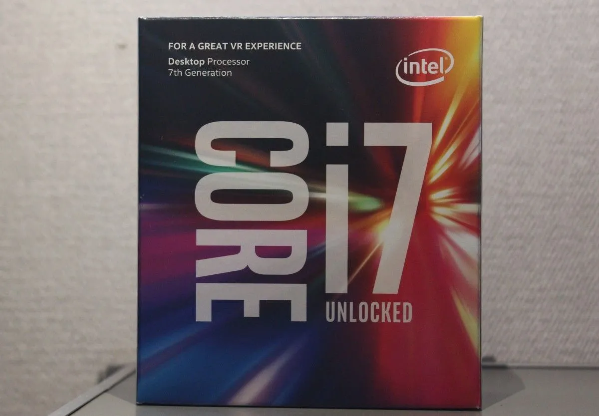 Hộp CPU Intel Core i7-7700K, một đại diện cho thế hệ chip Kaby Lake cần được xem xét nâng cấp