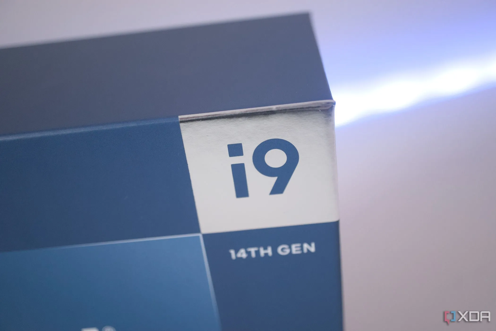 Hộp đóng gói của CPU Intel Core i9-14900KS, một trong những bộ vi xử lý cao cấp của Intel.