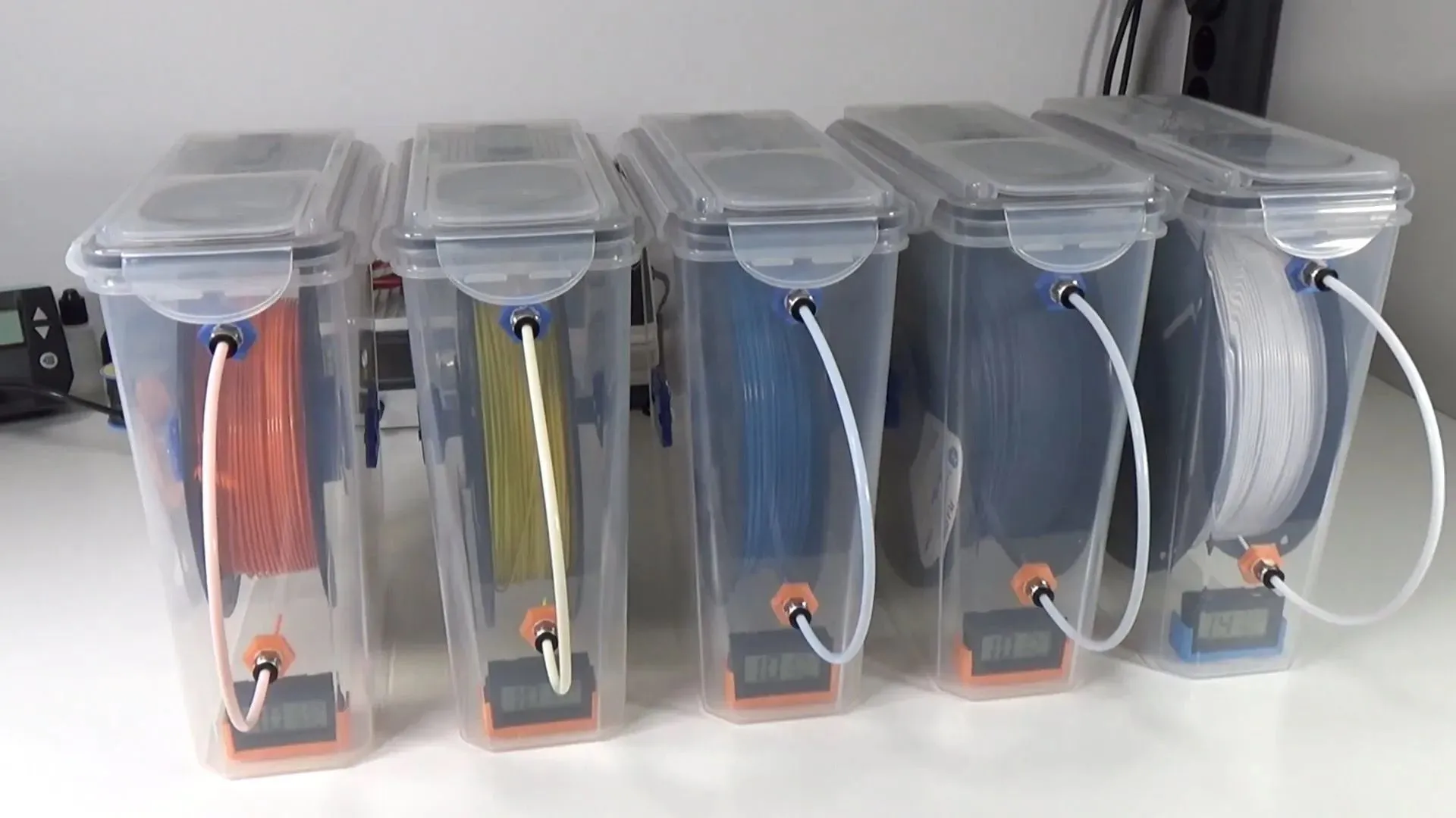Hộp sấy filament chuyên dụng giúp bảo quản vật liệu in 3D khỏi ẩm mốc, đảm bảo chất lượng in ổn định