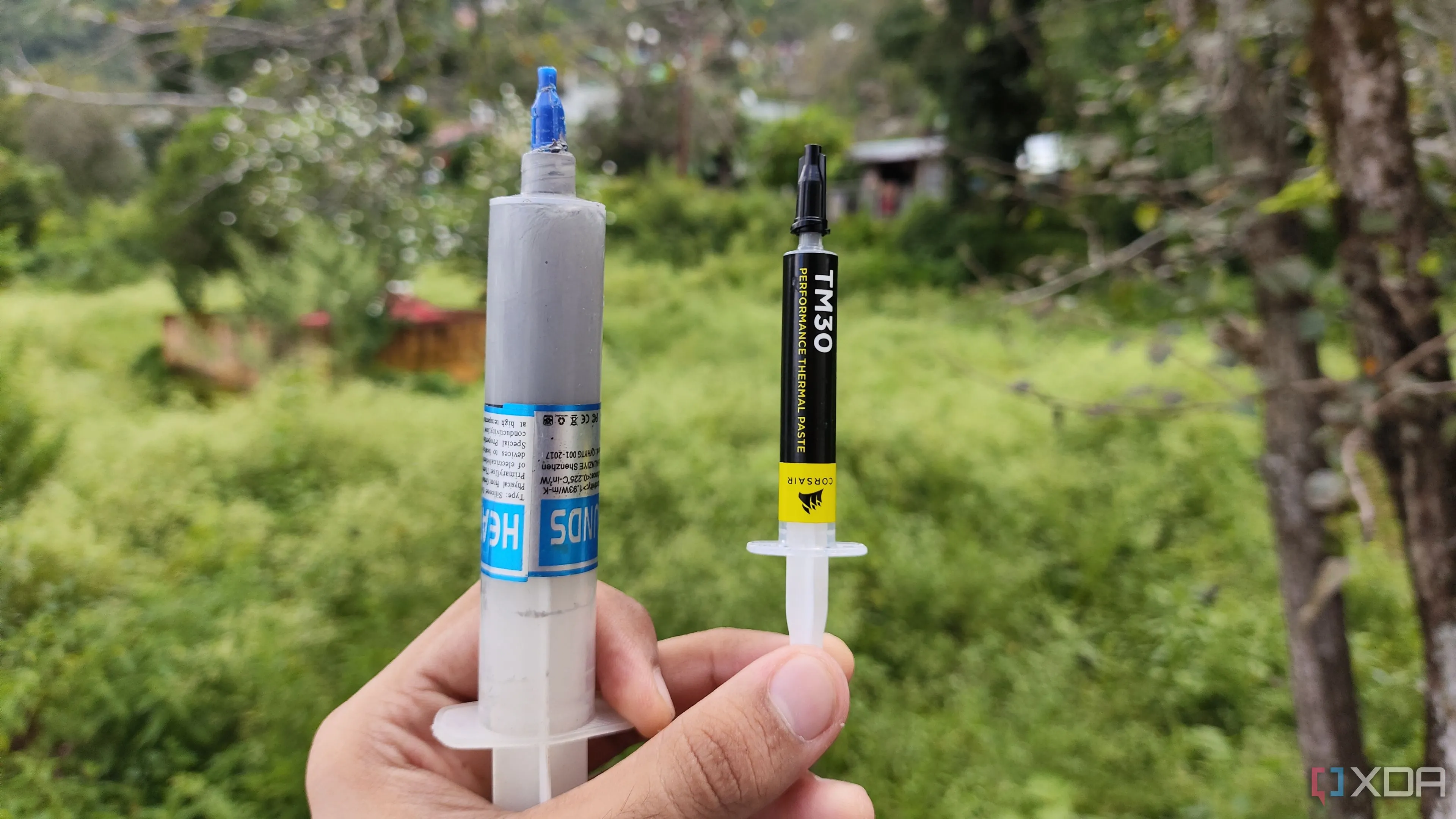 Keo tản nhiệt chất lượng cao (Corsair TM30) so sánh với keo tản nhiệt thông thường