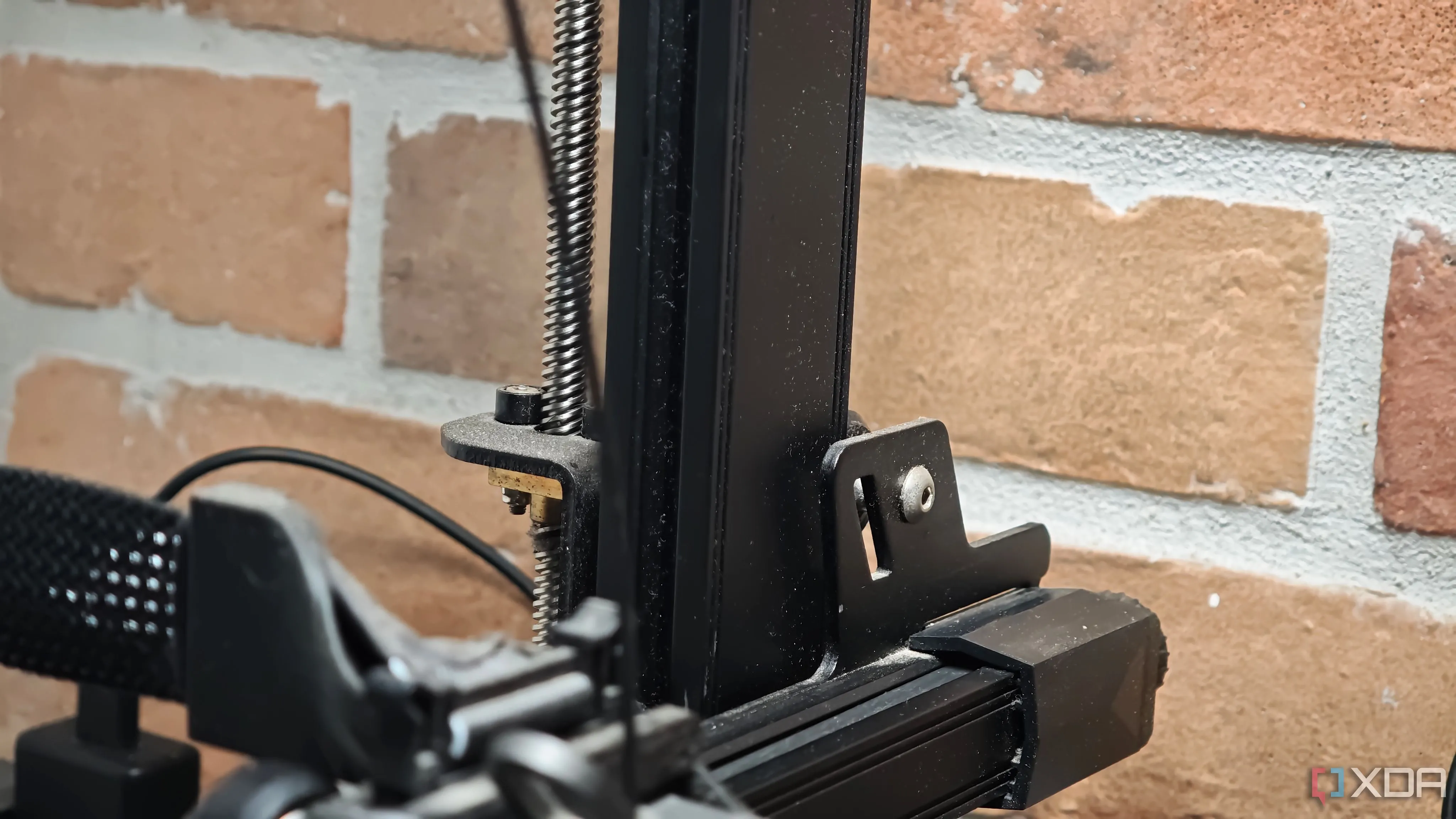 Lắp đặt các thanh ray trên máy in 3D Creality Ender-3