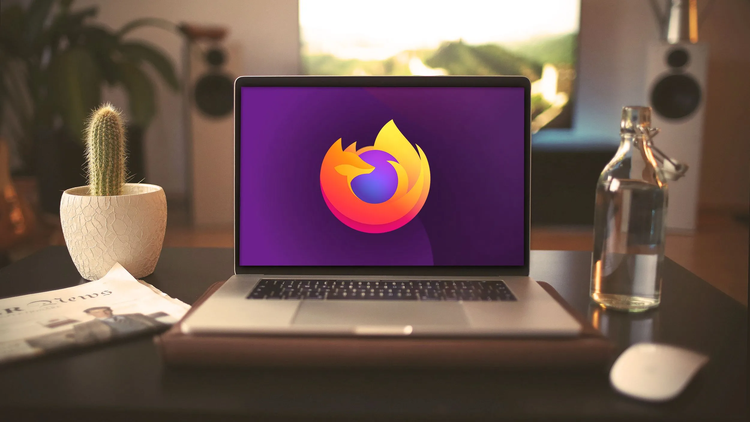 Laptop hiển thị logo Mozilla Firefox trên màn hình