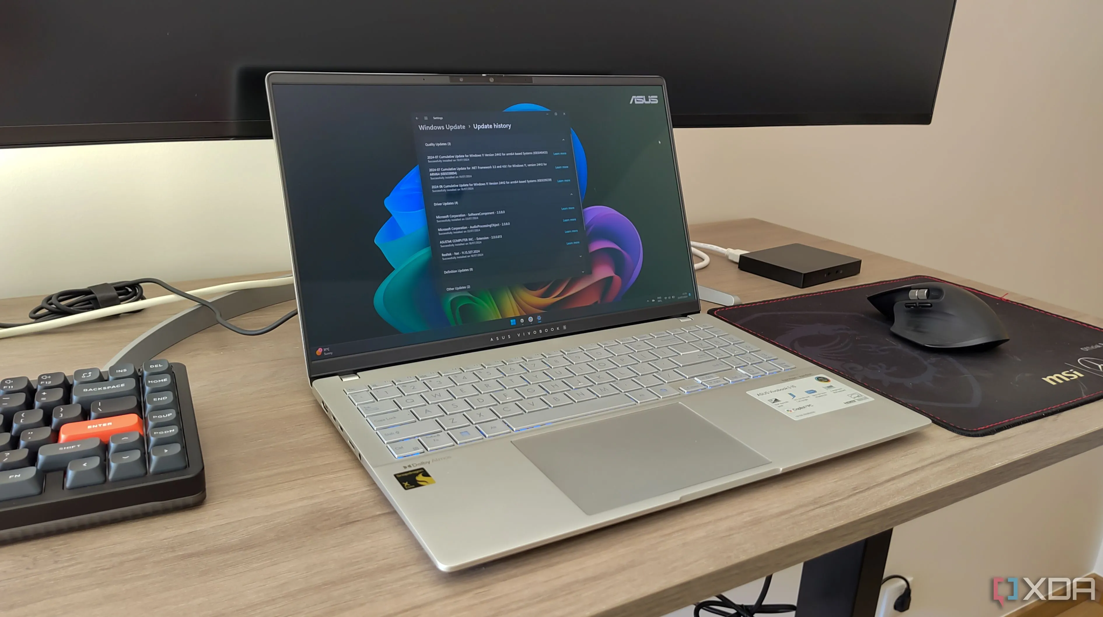 Laptop Windows 11 hiển thị lịch sử cập nhật trong ứng dụng Cài đặt