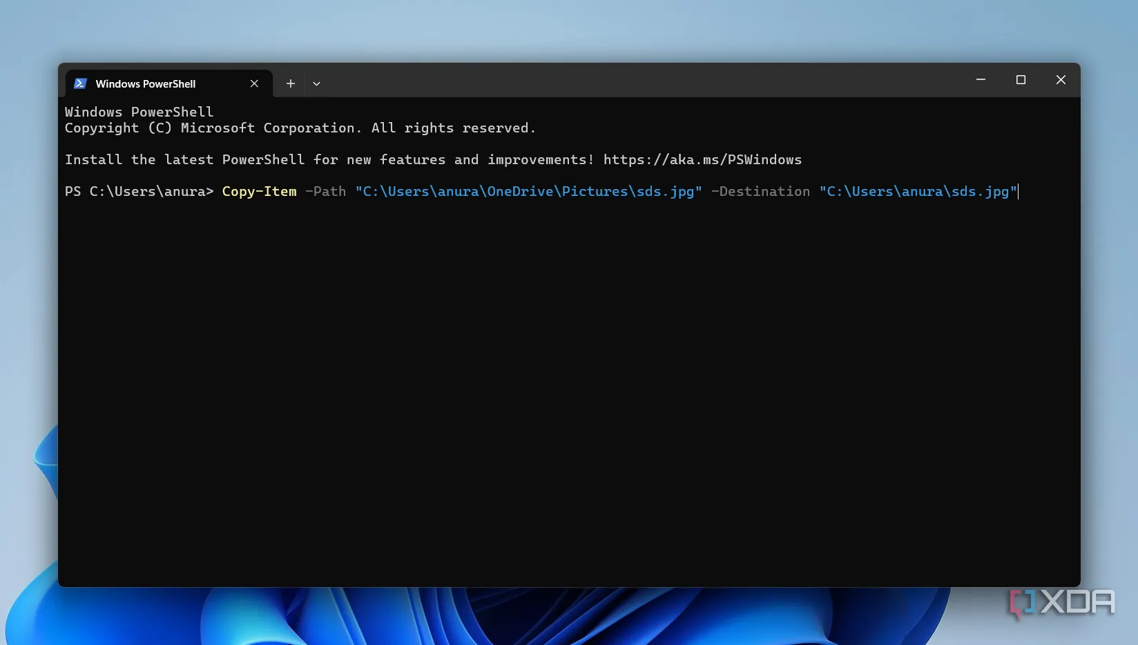 Lệnh Copy-Item trong giao diện PowerShell, minh họa khả năng truy cập thư viện .NET để thực hiện các thao tác file phức tạp và script nâng cao.