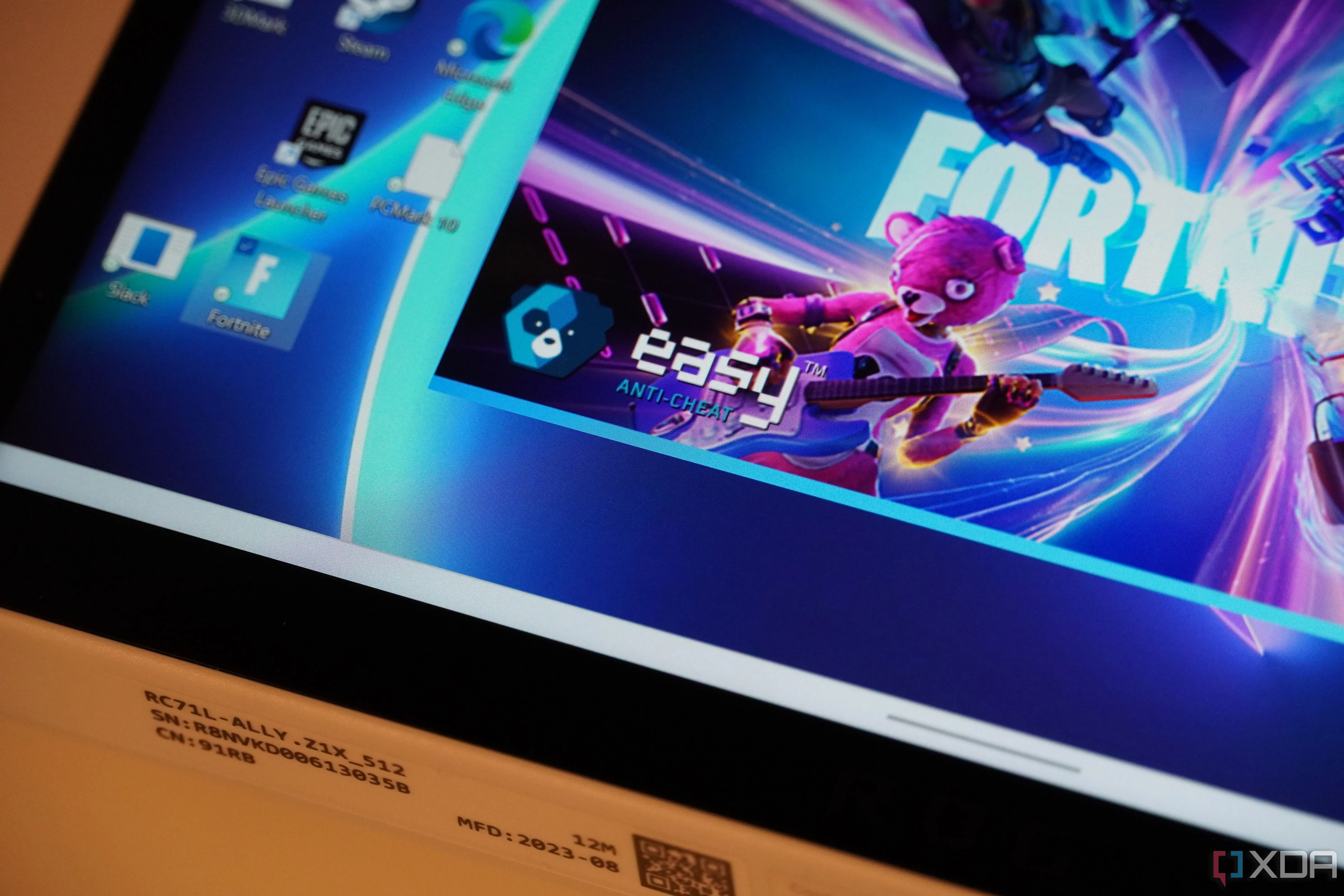 Logo Epic Games trên nền mờ, liên quan đến vấn đề tương thích anti-cheat khi chơi game trên Linux
