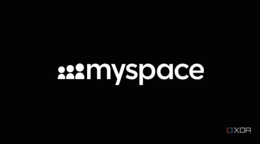 Logo MySpace màu trắng trên nền đen, đại diện cho mạng xã hội tiên phong