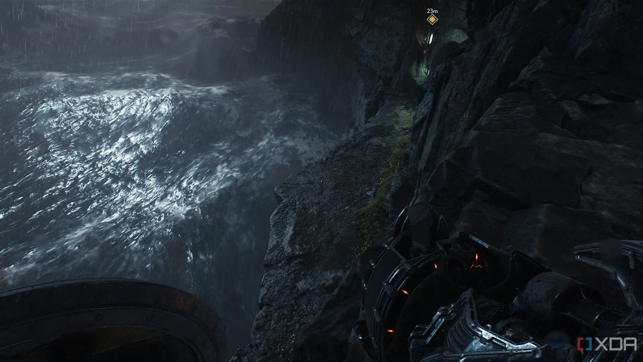 Lối đi ẩn dọc vách đá ven biển dẫn tới hang động chứa đồ chơi Lính