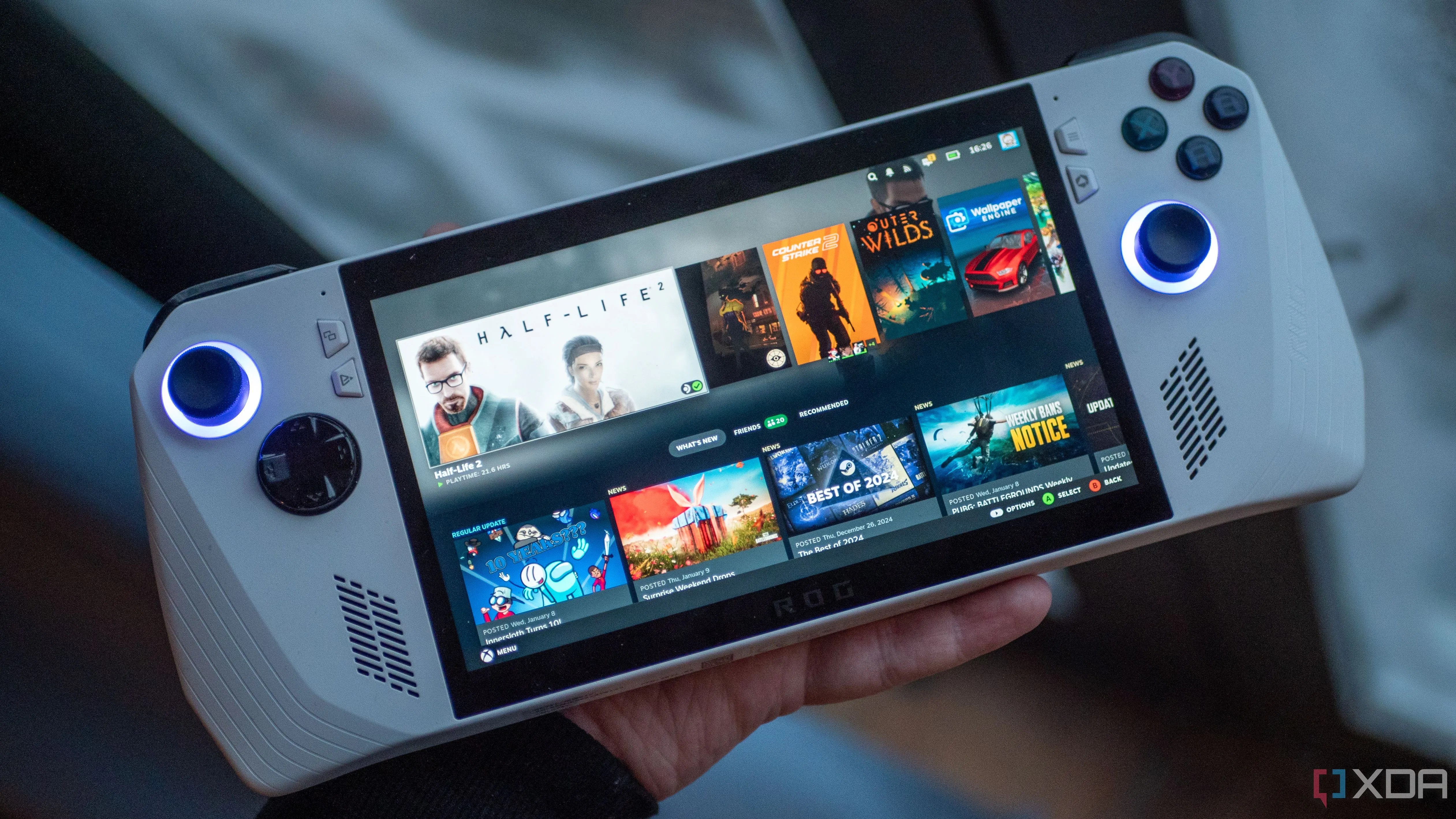 Màn hình Asus ROG Ally hiển thị giao diện SteamOS 3 (Bazzite) trên thiết bị chơi game cầm tay