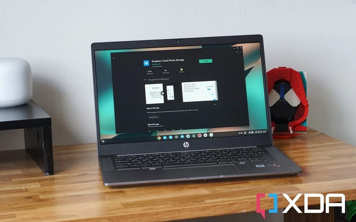 Màn hình Chromebook hiển thị các ứng dụng lưu trữ đám mây như Dropbox và Google Play Store