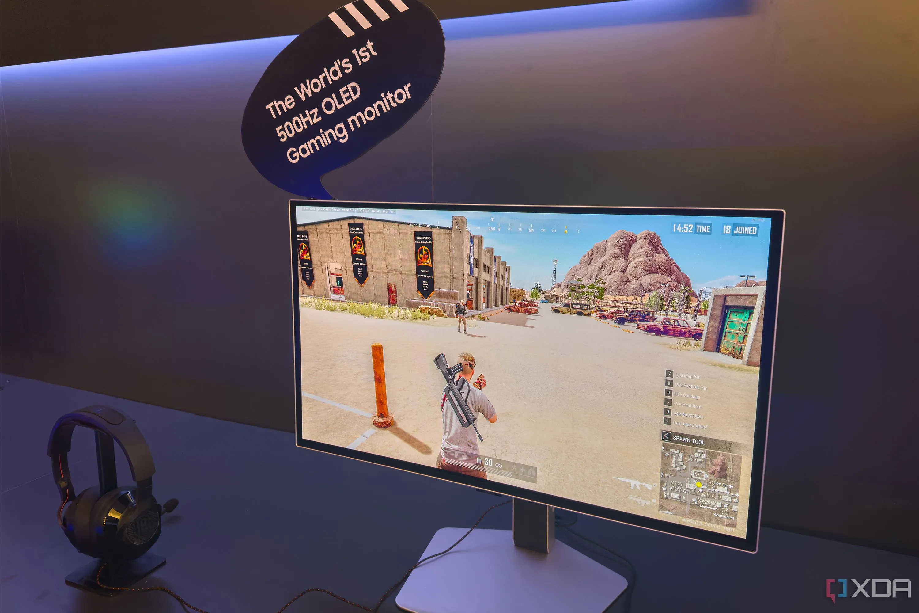 Màn hình gaming Samsung Odyssey OLED G6 500Hz tại triển lãm CES 2025, hiển thị hình ảnh sắc nét