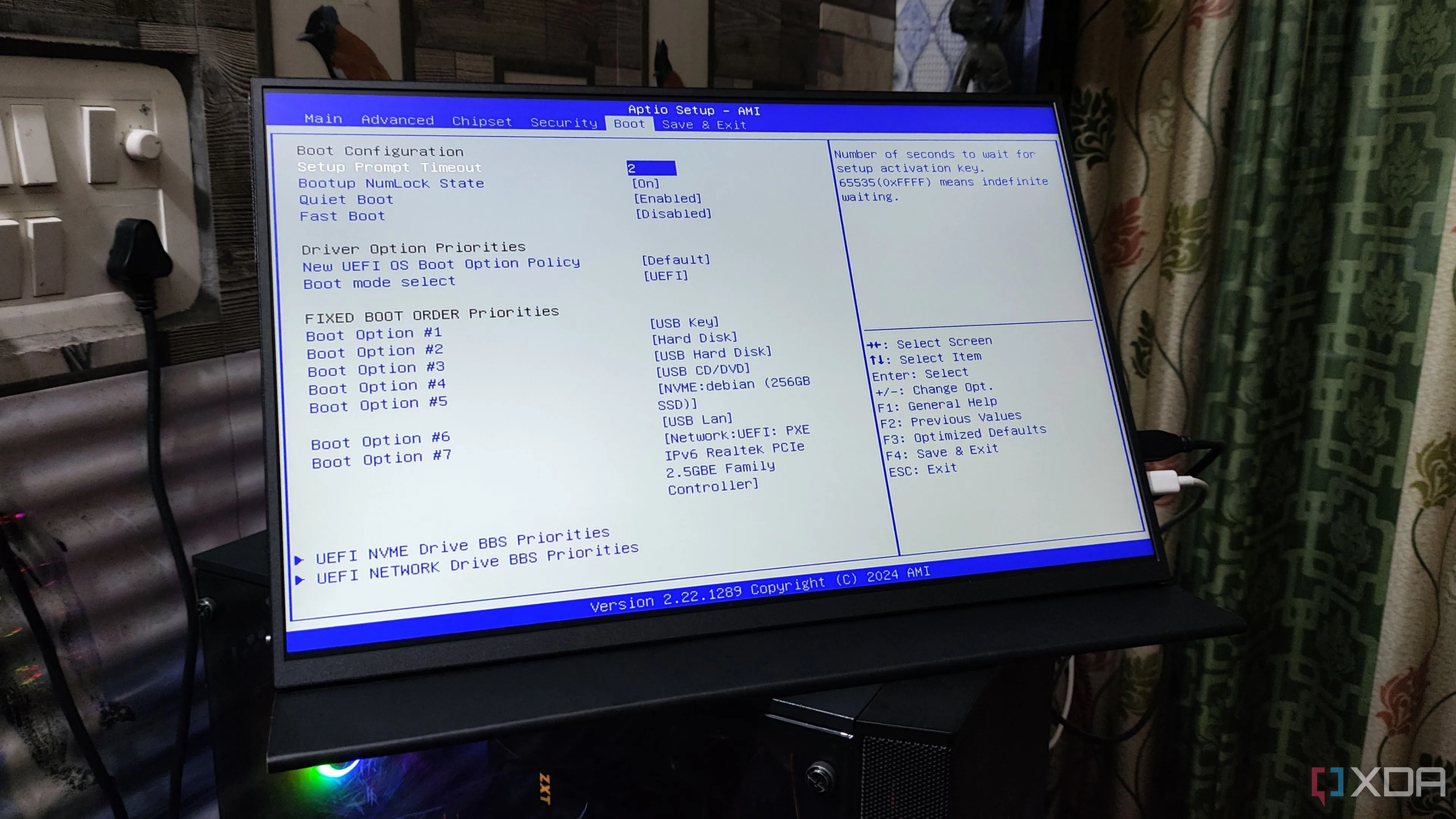 Màn hình hiển thị các tùy chọn Boot trong menu BIOS, cho thấy giao diện người dùng khi thao tác với BIOS.