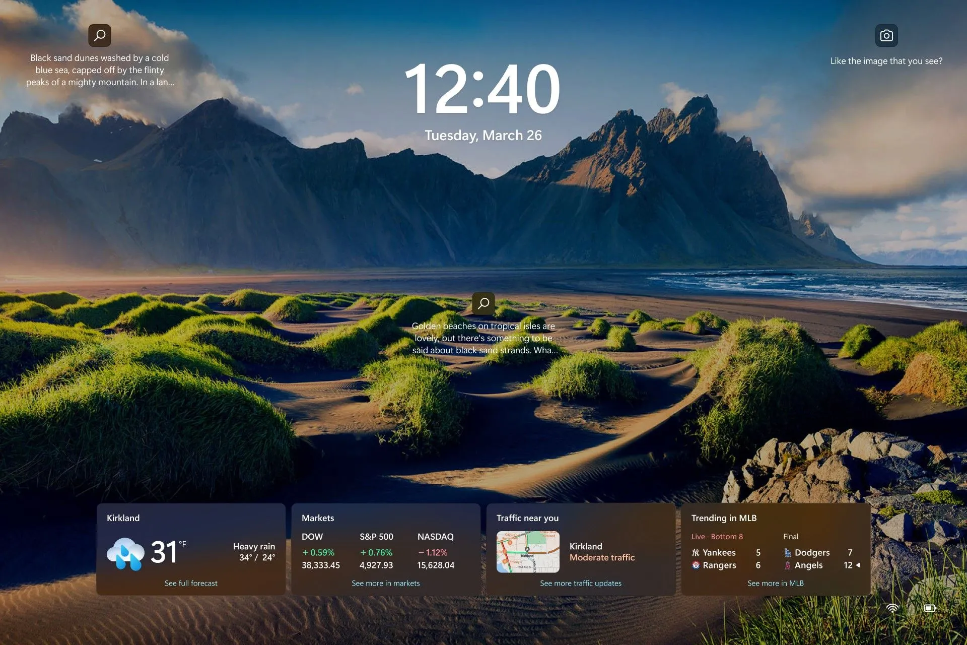Màn hình khóa Windows 11 với các widget hiển thị thông tin