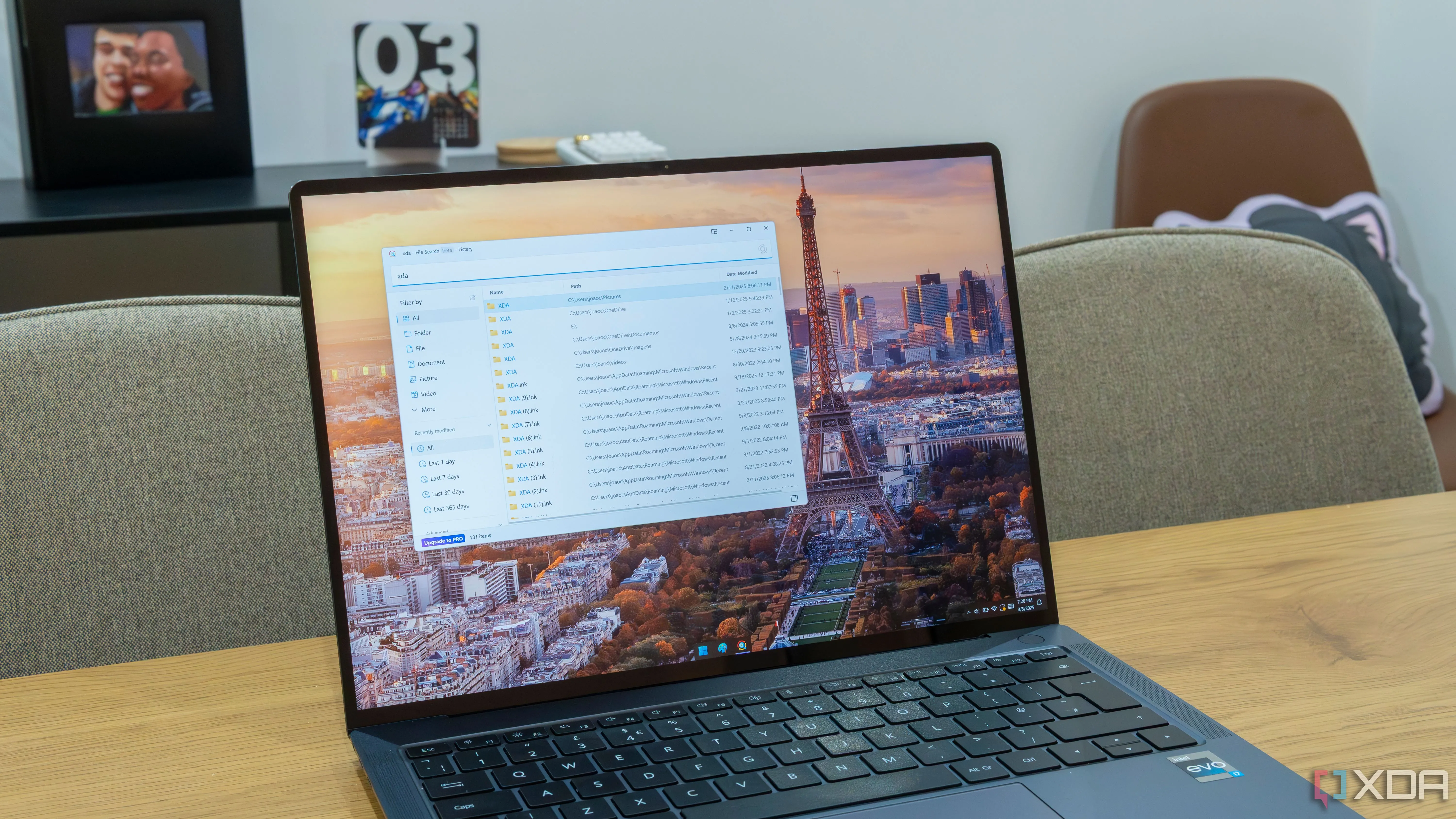 Màn hình máy tính xách tay Windows 11 hiển thị kết quả tìm kiếm file trong Listary, minh họa sự đa dạng tính năng của hệ điều hành.
