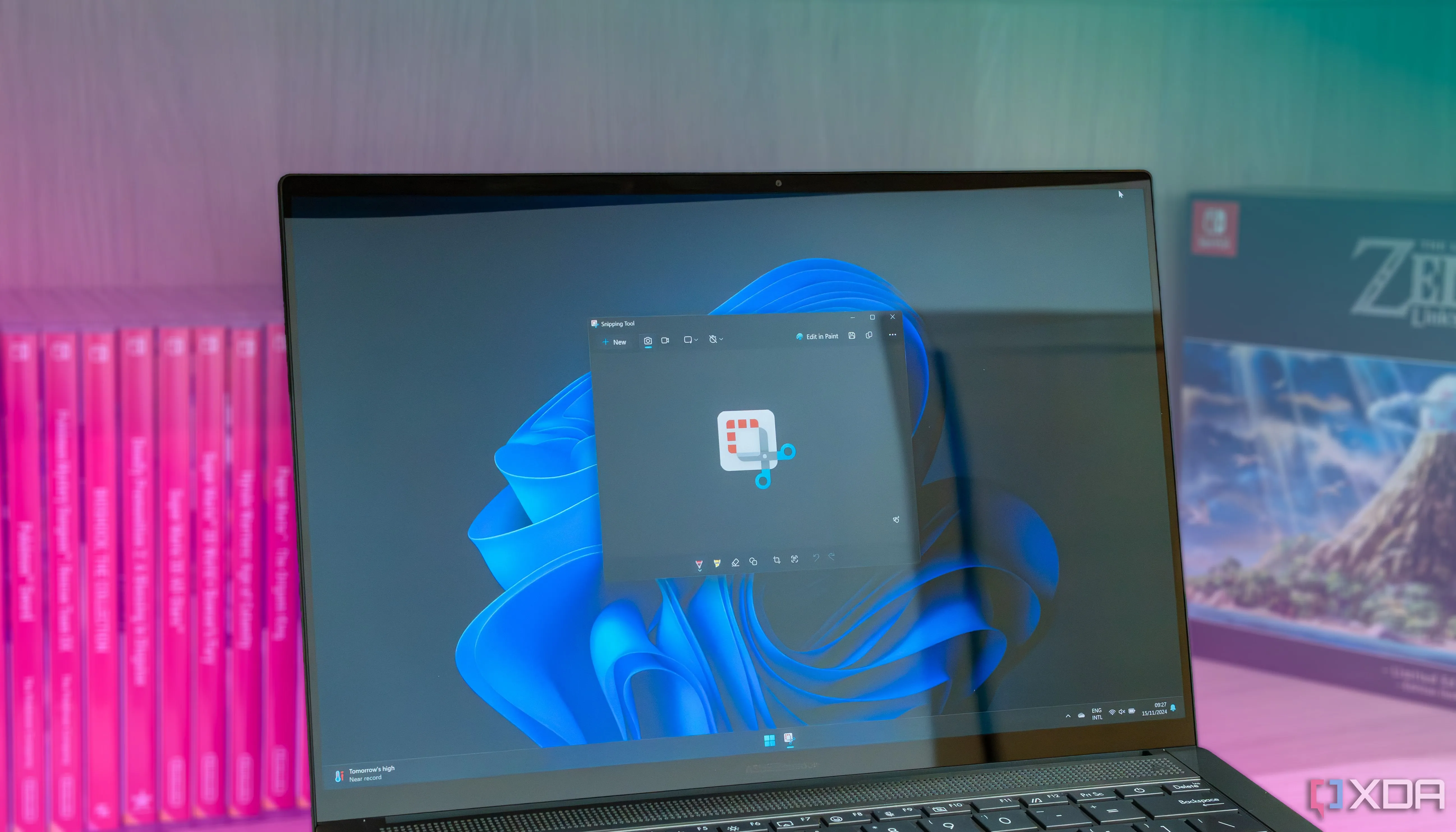 Màn hình máy tính xách tay Windows 11 hiển thị ứng dụng Snipping Tool đang hoạt động.
