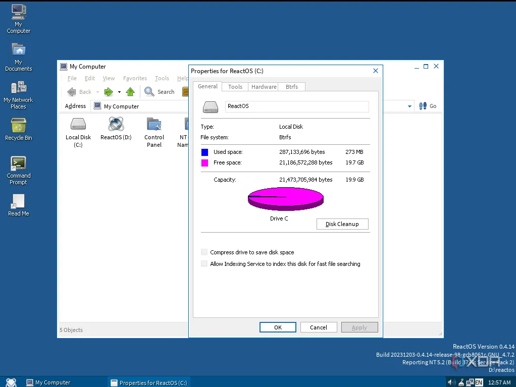 Màn hình ReactOS khởi động từ phân vùng được định dạng Btrfs, minh họa khả năng hỗ trợ hệ thống tệp tin