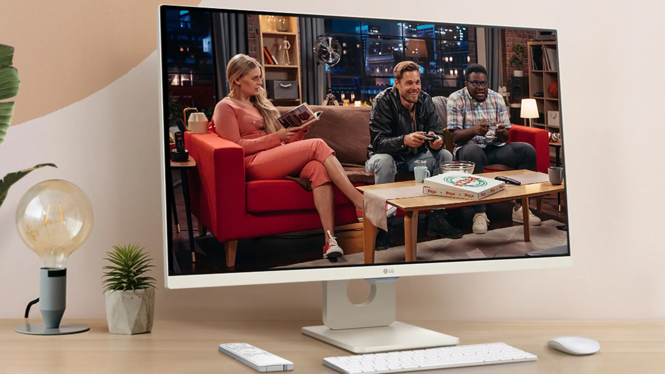 Màn hình thông minh LG MyView 27SR50F-W hiển thị giao diện webOS trên bàn làm việc