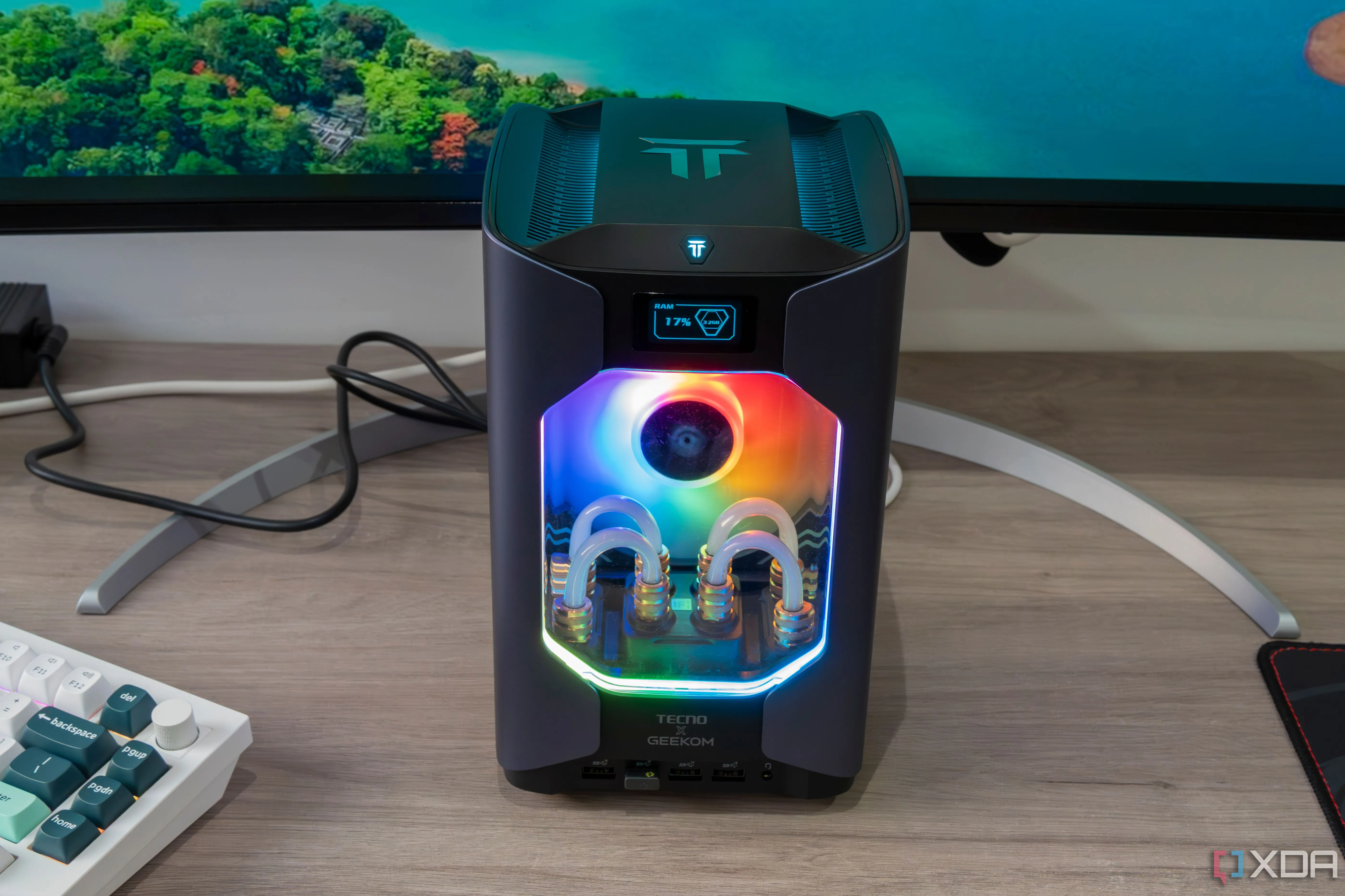 Mặt trước của Geekom Megamini G1