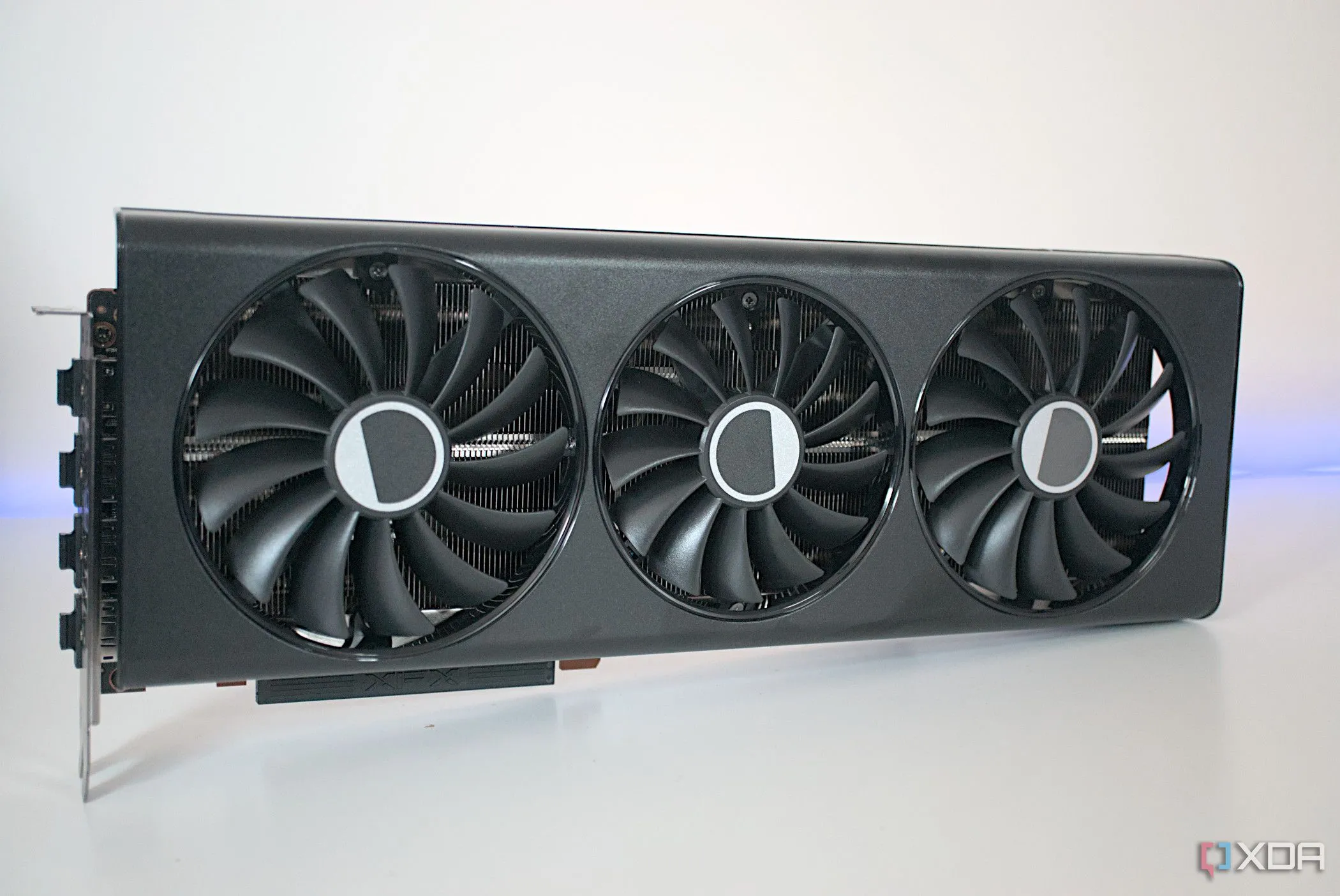 Mặt trước của XFX Radeon RX 7700 XT Speedster 319