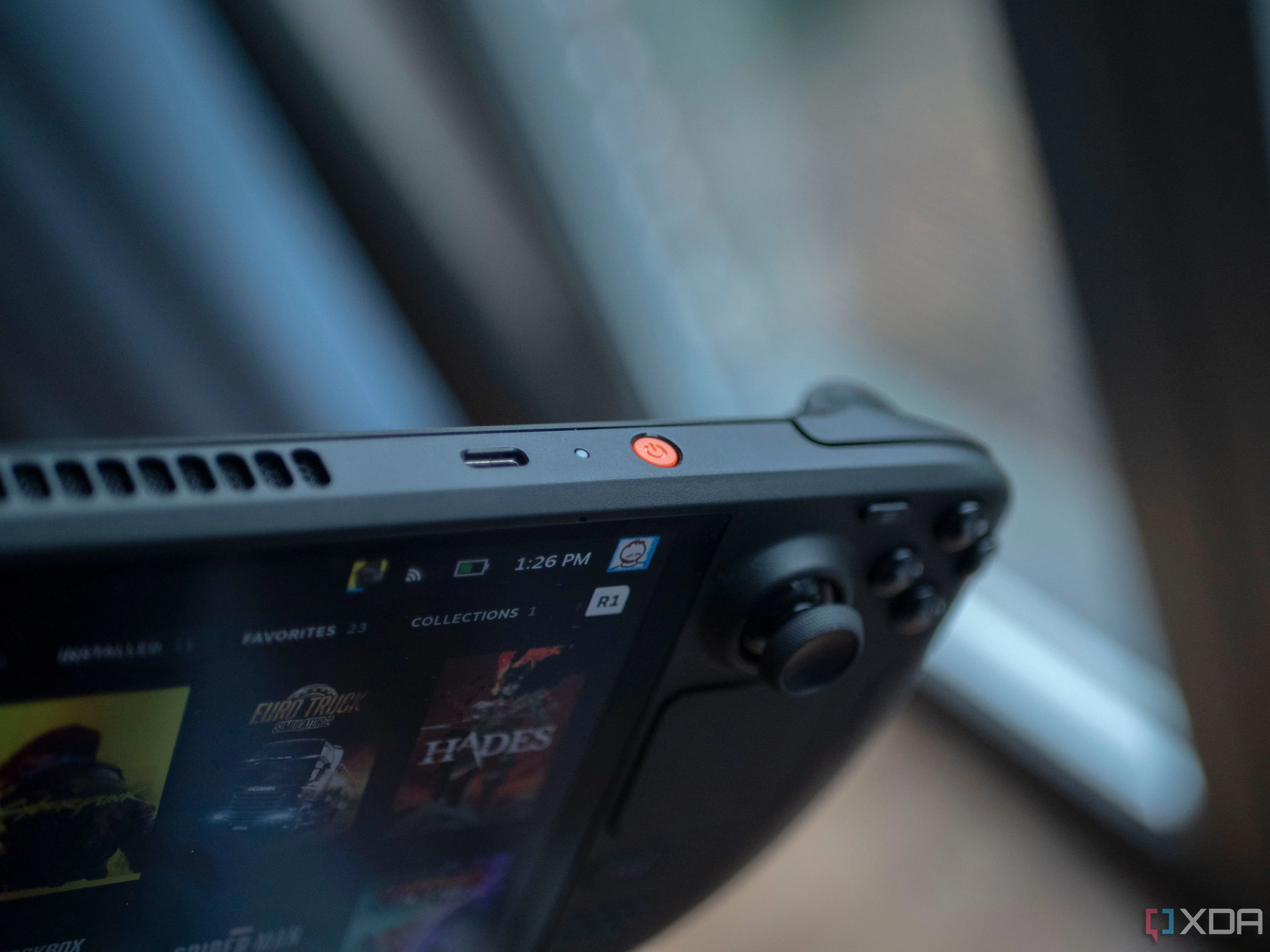 Máy chơi game cầm tay Steam Deck OLED