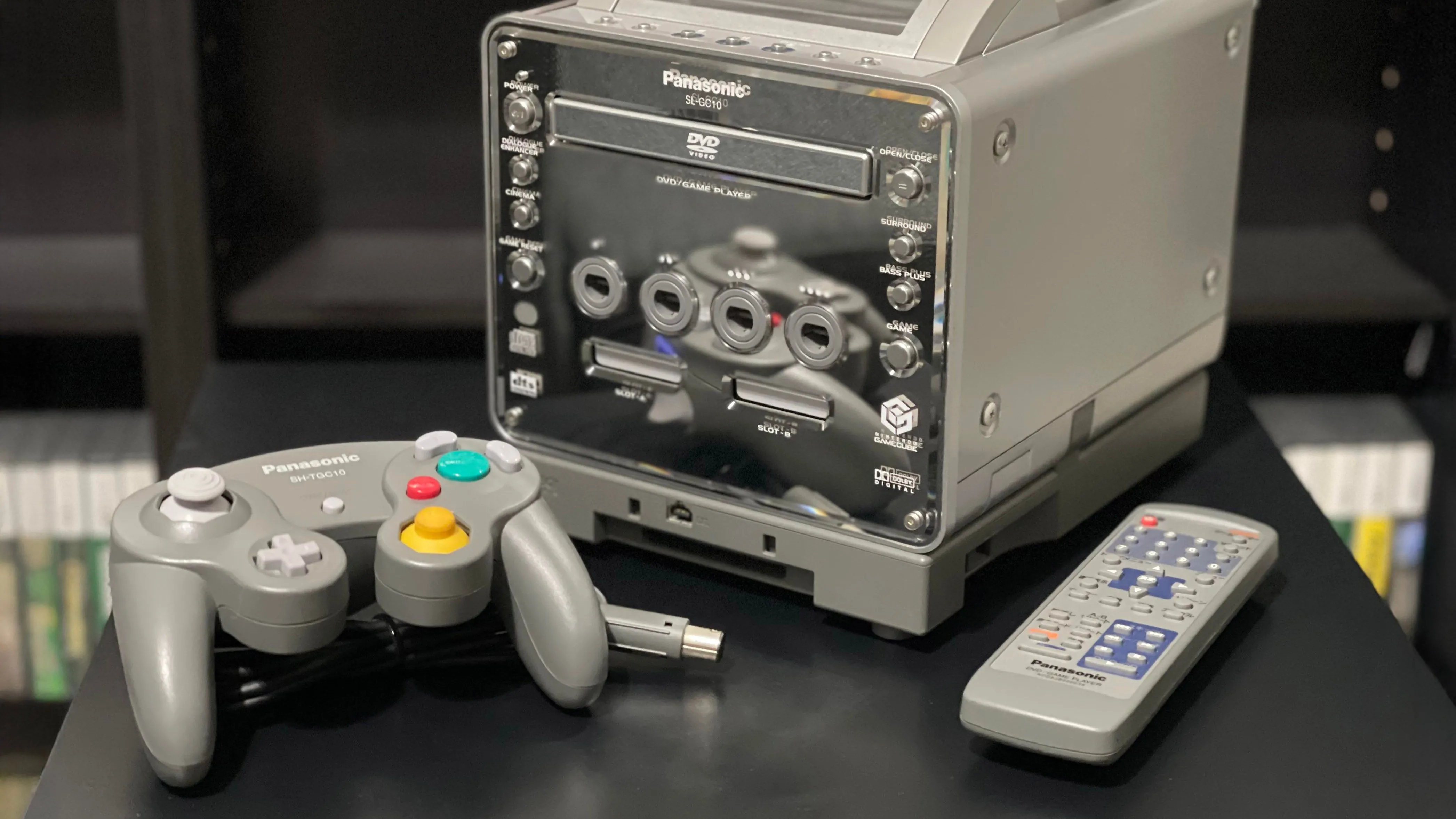 Máy chơi game Nintendo GameCube và các phụ kiện đi kèm