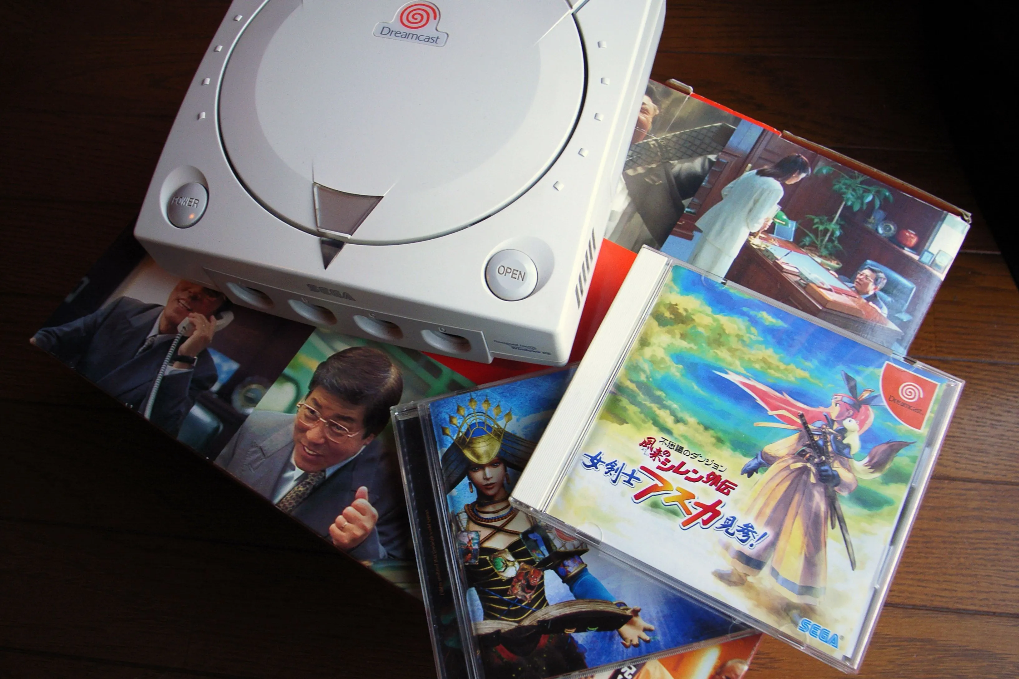 Máy chơi game Sega Dreamcast cùng các tựa game
