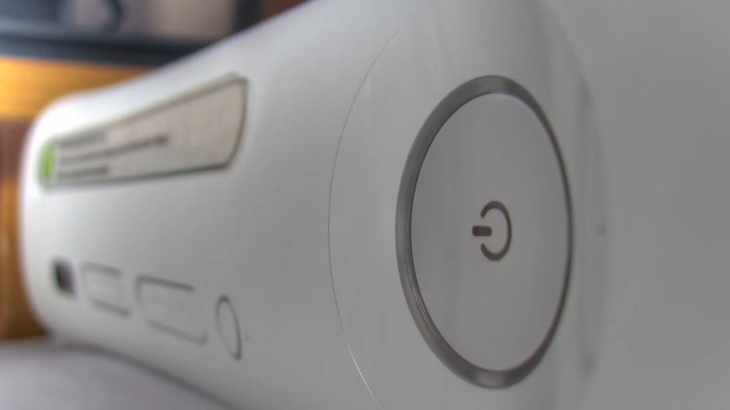 Máy chơi game Xbox 360 màu trắng, thế hệ kế nhiệm của Xbox gốc
