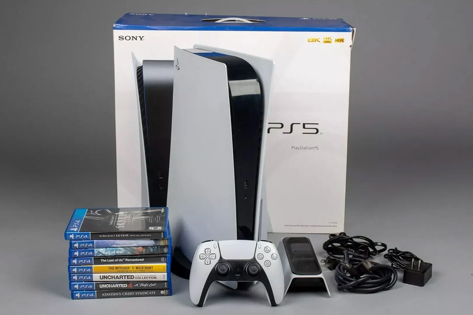 Máy console PlayStation 5 cùng bộ sưu tập đĩa game đa dạng