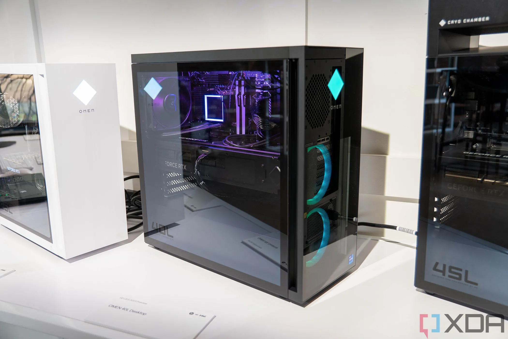 Máy tính để bàn HP OMEN, một hệ thống PC gaming điển hình cần được benchmark và stress test để đảm bảo hiệu năng