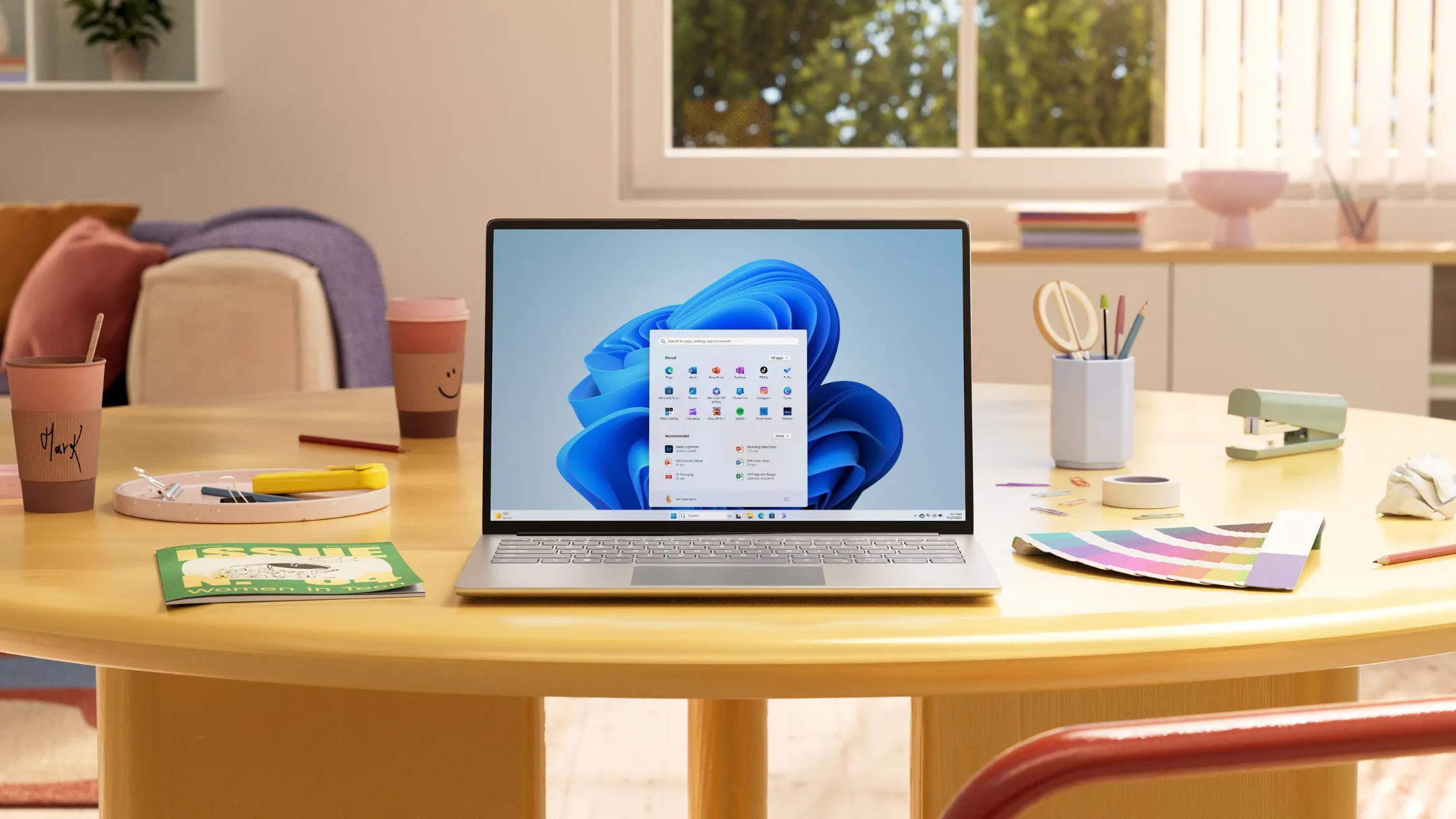 Máy tính xách tay đang chạy hệ điều hành Microsoft Windows 11