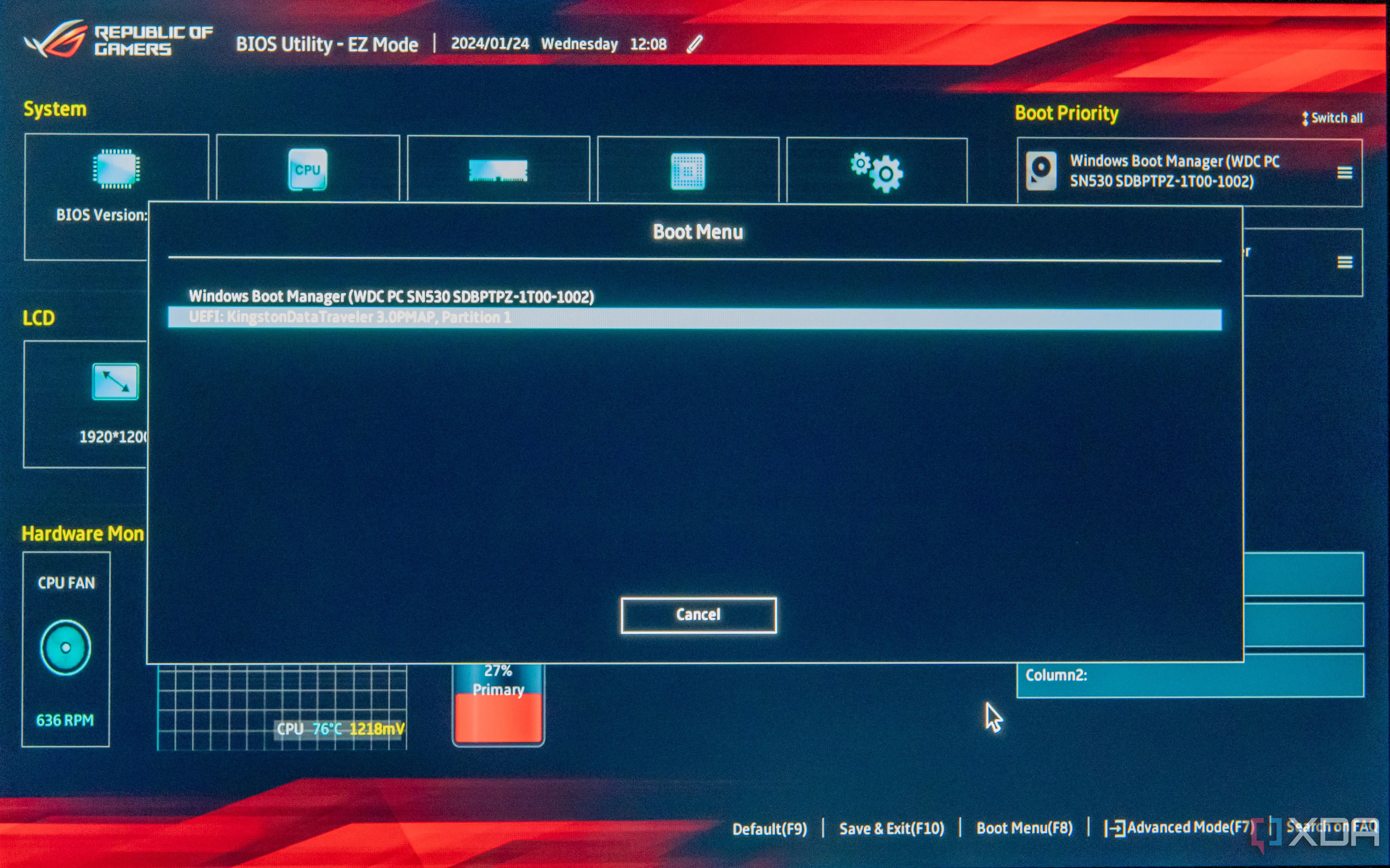 Menu khởi động (Boot Menu) trên một laptop Asus ROG, cho phép người dùng chọn thiết bị để boot