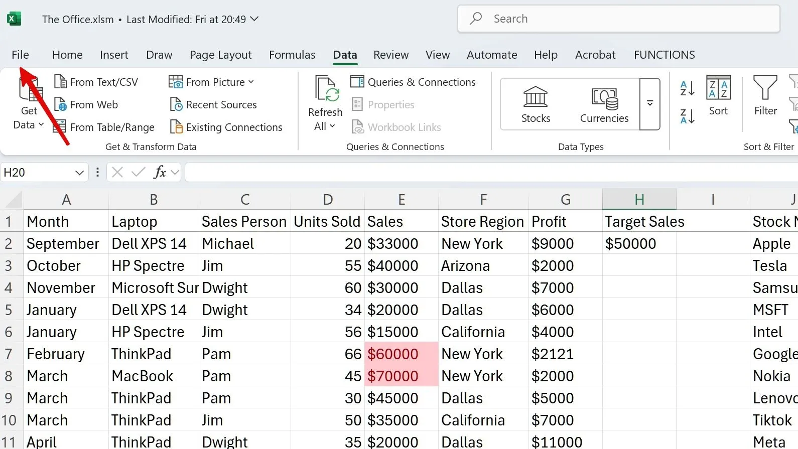 Mở menu File trong giao diện Microsoft Excel để truy cập tùy chọn