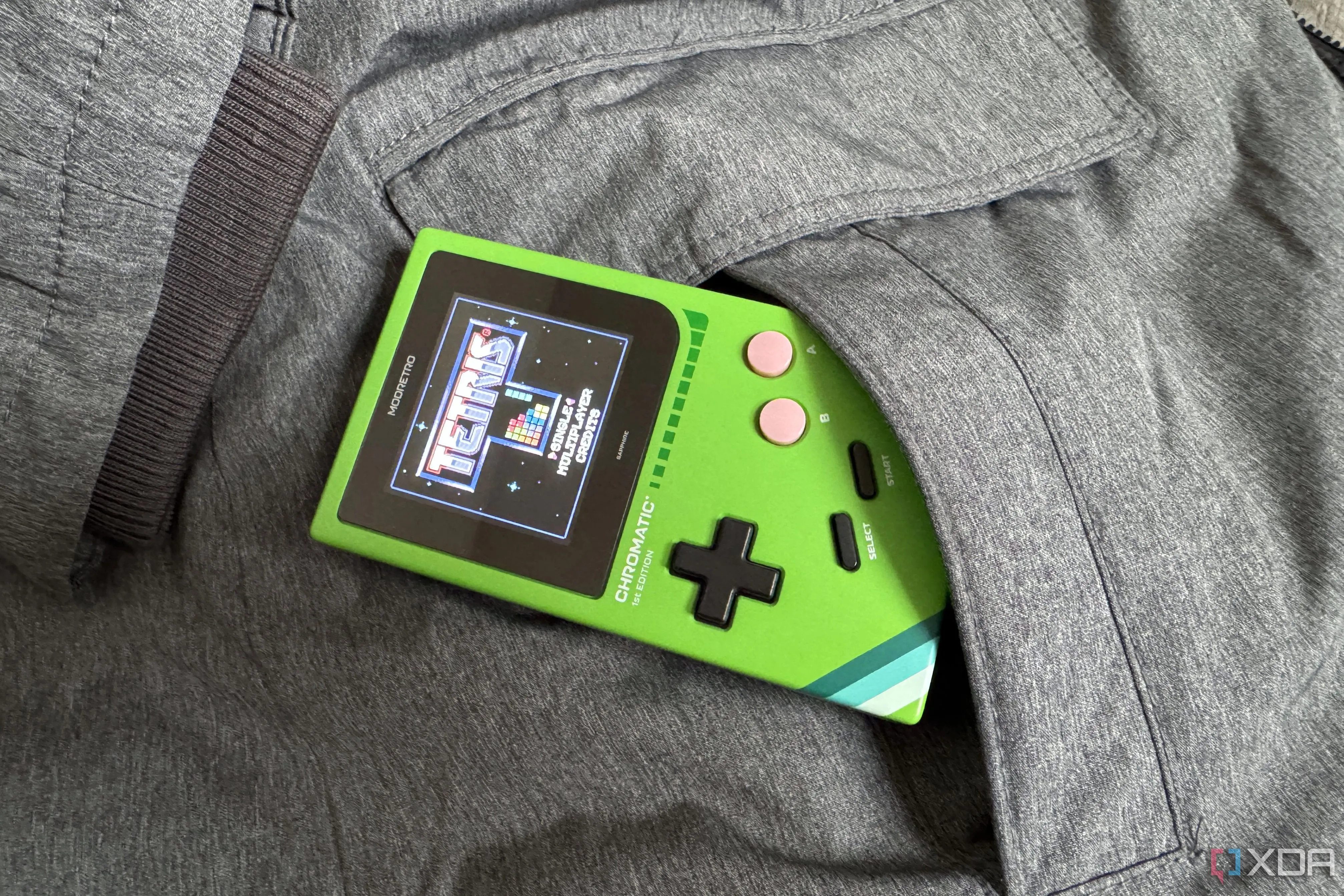 ModRetro Chromatic trong túi áo