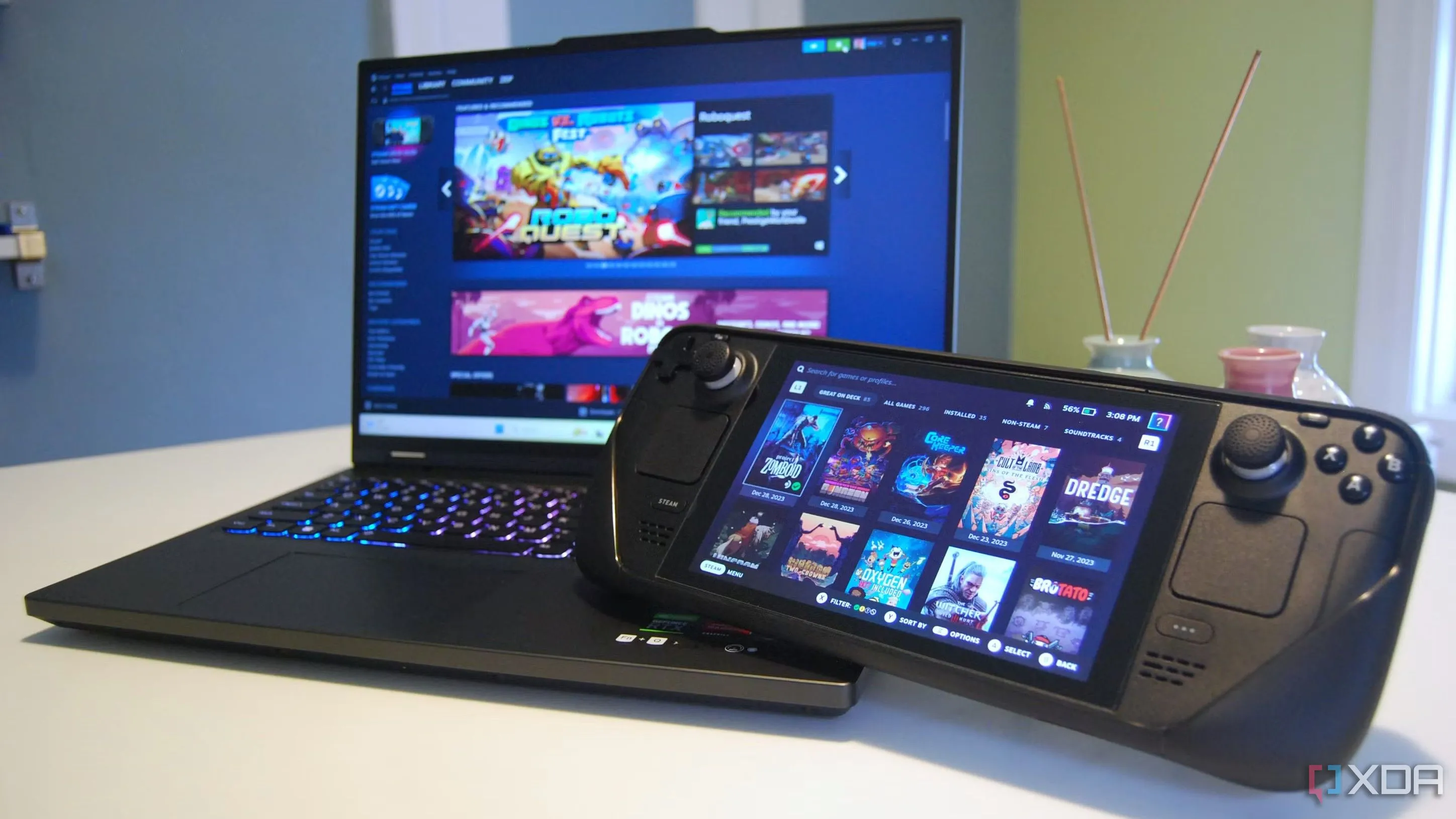 Một chiếc laptop và Steam Deck hiển thị giao diện Steam Store, minh họa hệ sinh thái đa dạng của Steam
