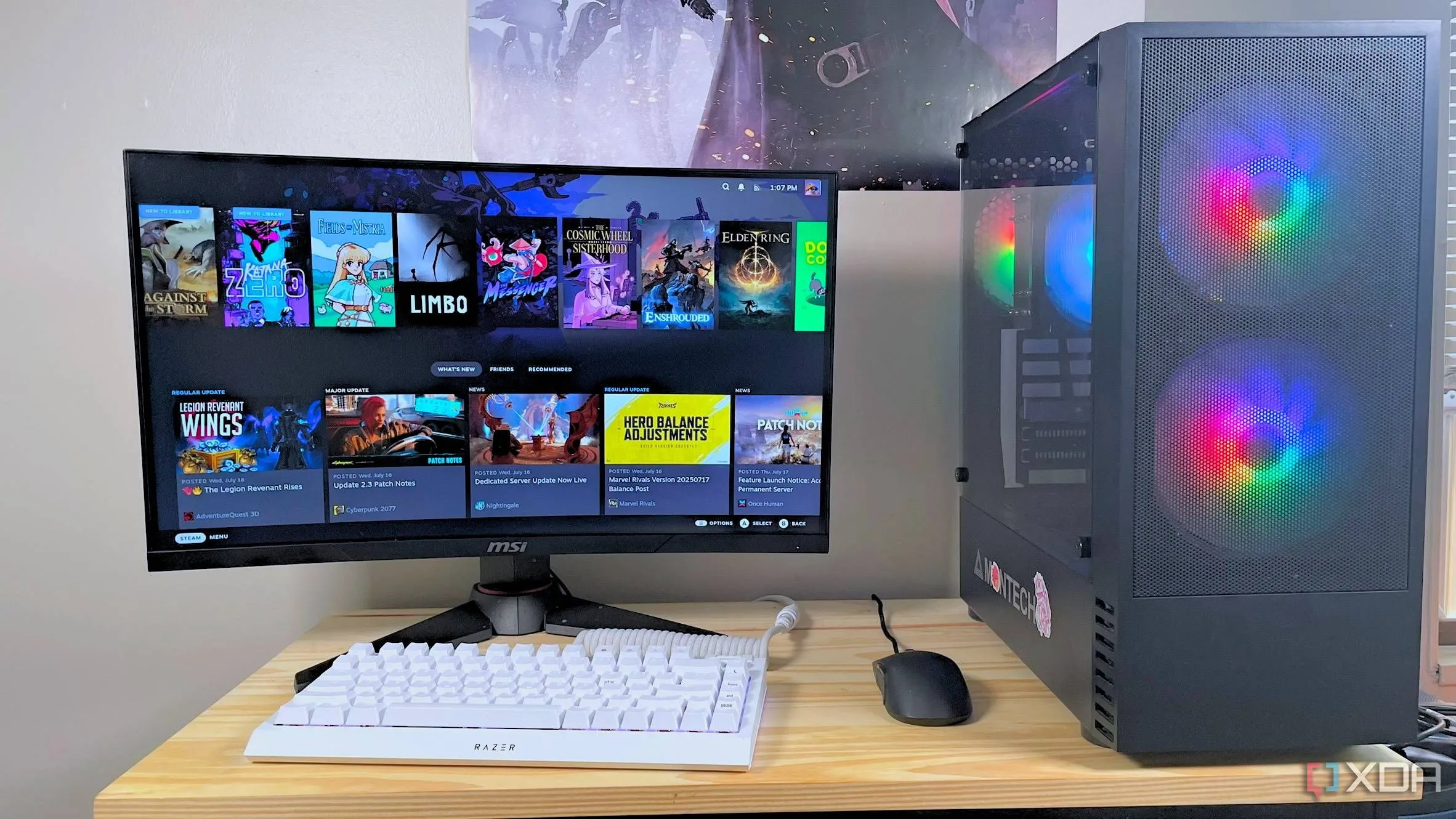Một chiếc PC gaming tự ráp đang chạy SteamOS, kết nối với màn hình, bàn phím và chuột