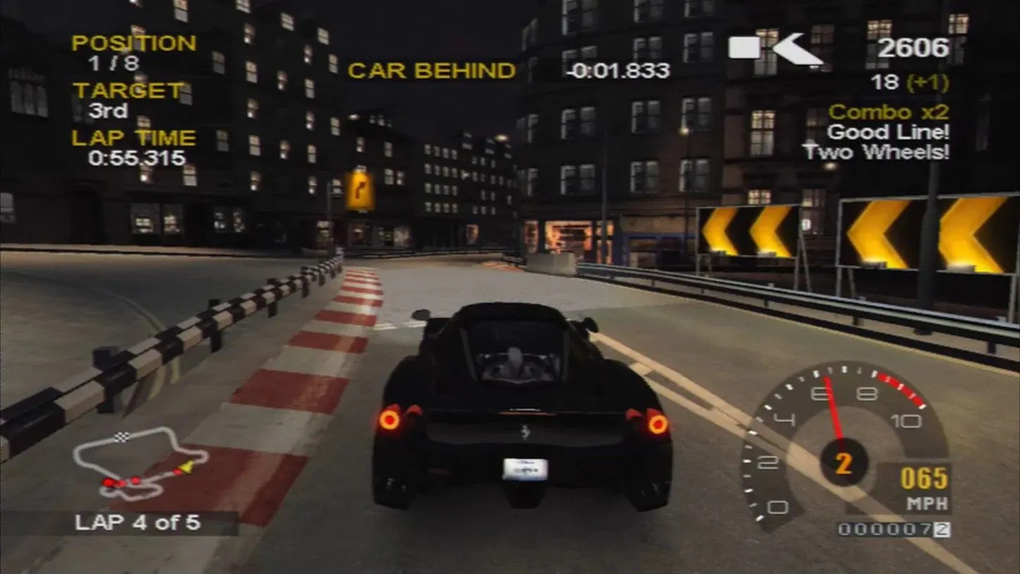 Một chiếc xe đua thể thao màu đen đang chạy trên đường phố trong Project Gotham Racing 2, thể hiện đồ họa game đua xe đỉnh cao