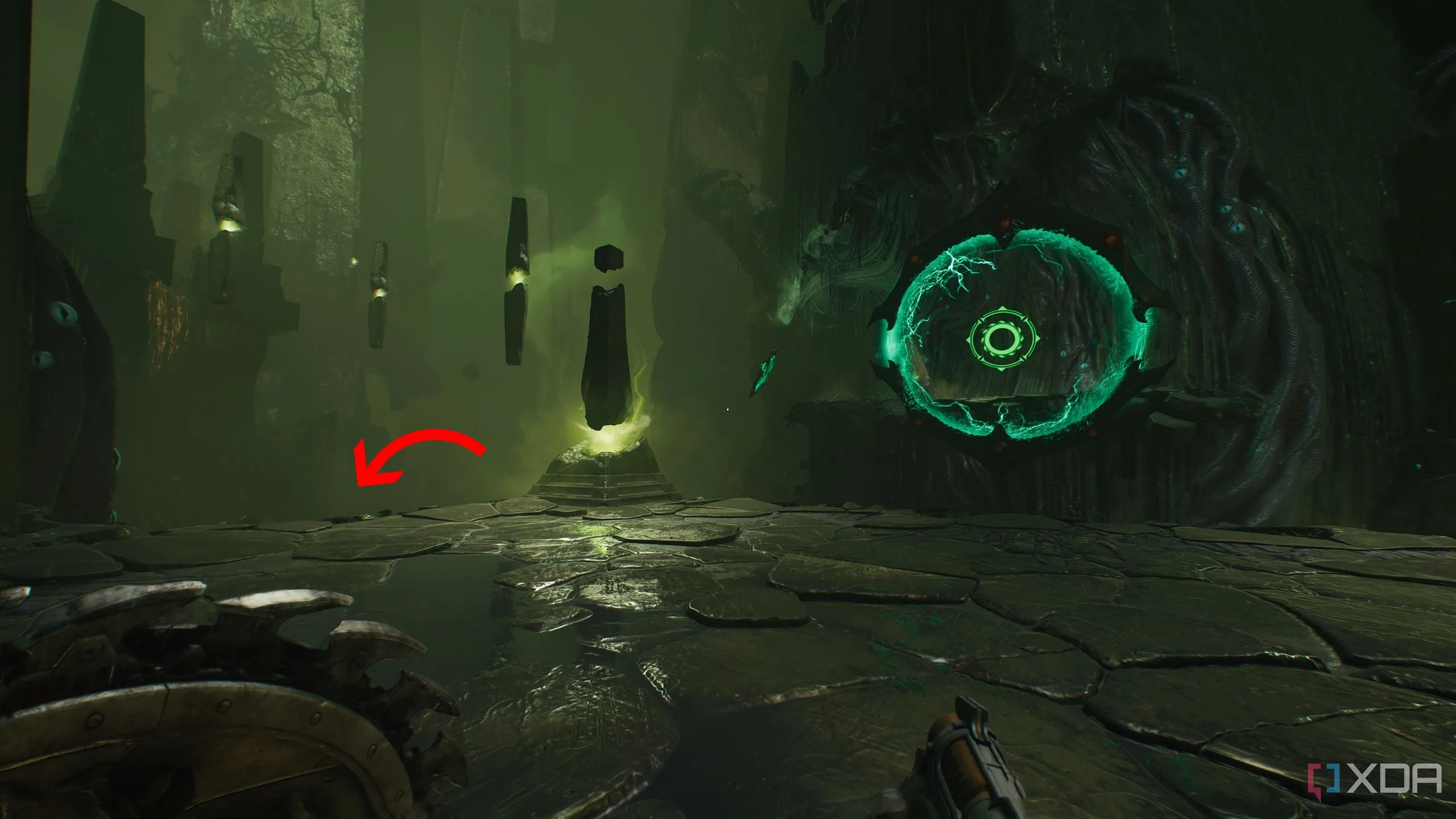 Mũi tên chỉ xuống cạnh cổng Shield Portal, lối vào khu vực bí mật 3 trong Chapter 15.