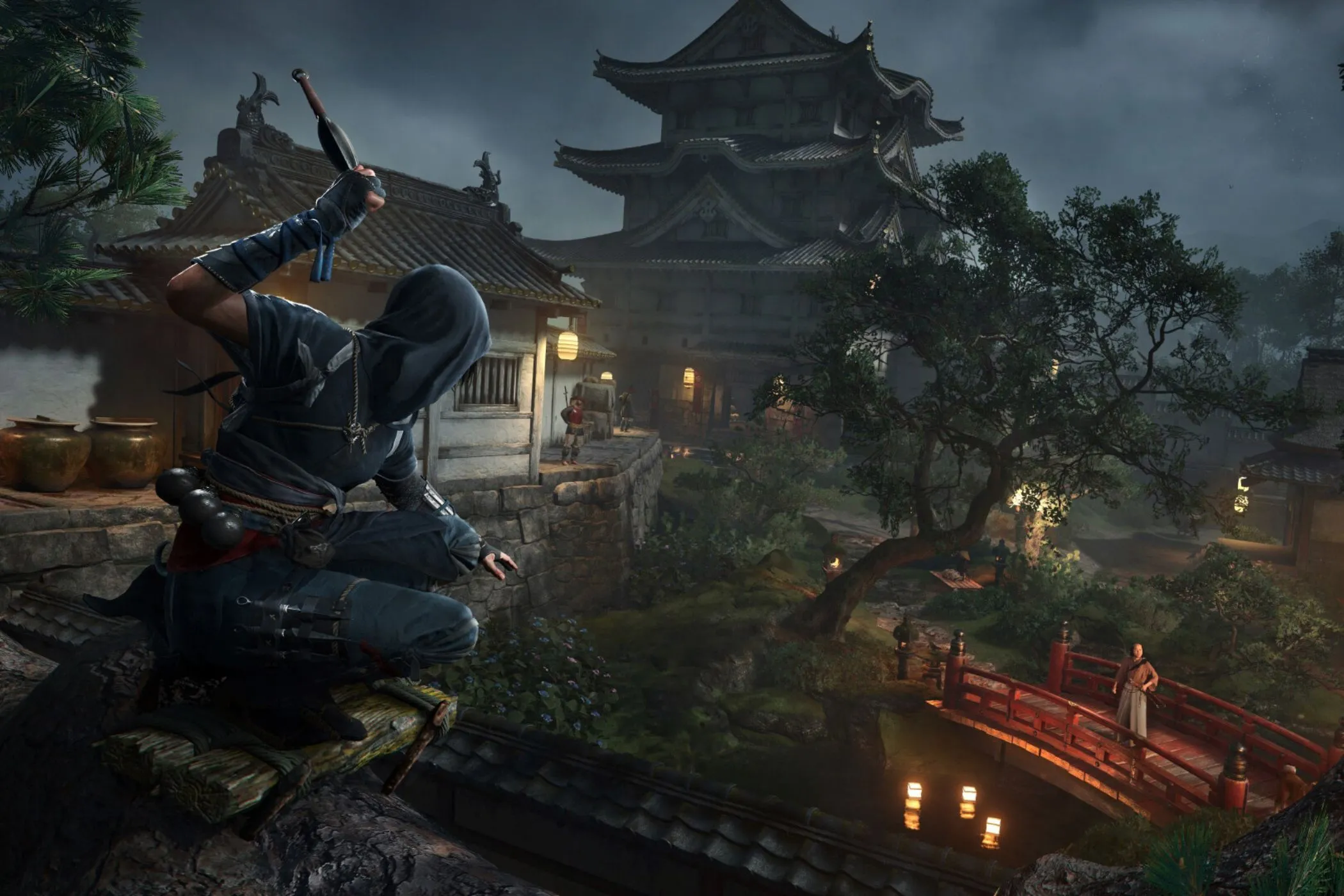 Naoe, sát thủ ninja trong Assassin's Creed Shadows, thực hiện đòn ám sát lén lút với thanh hidden blade, minh họa chế độ ám sát bảo đảm.
