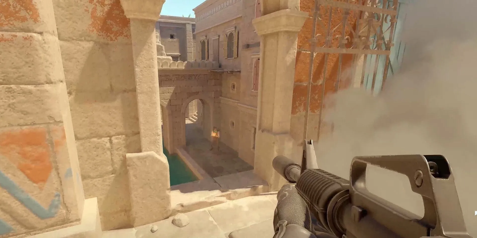 Người chơi Counter-Strike 2 sẵn sàng cho trận đấu, minh họa sự dễ tiếp cận của game so với Valorant và Overwatch.