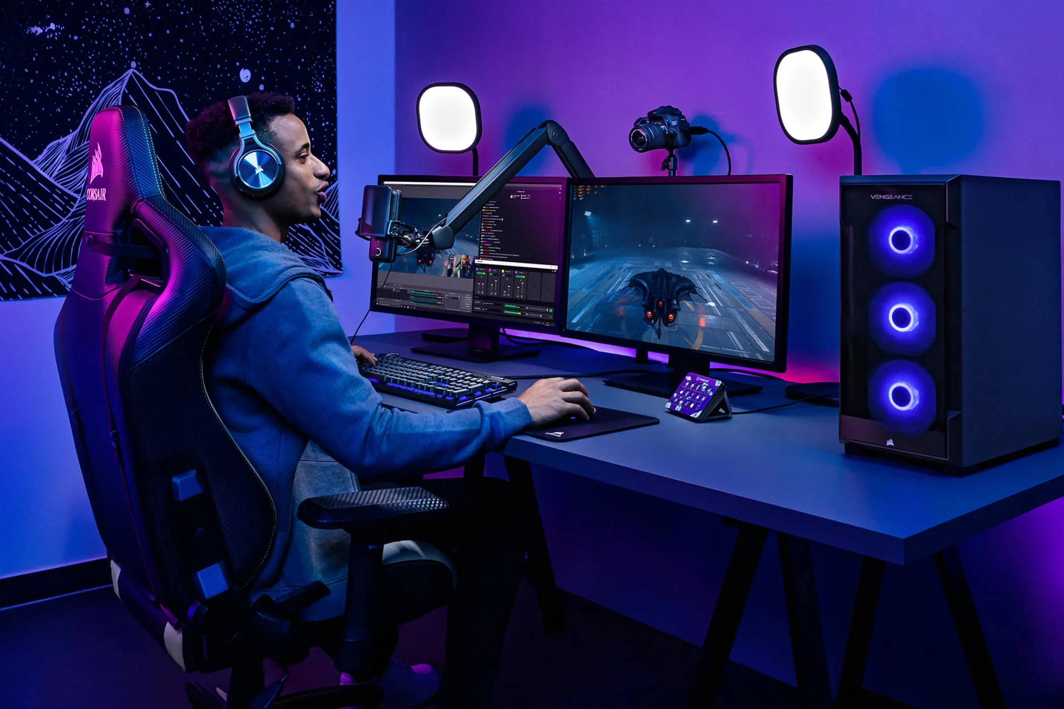 Người chơi game trên PC với phụ kiện stream Elgato, thể hiện khả năng ghi hình và truyền phát trực tiếp.