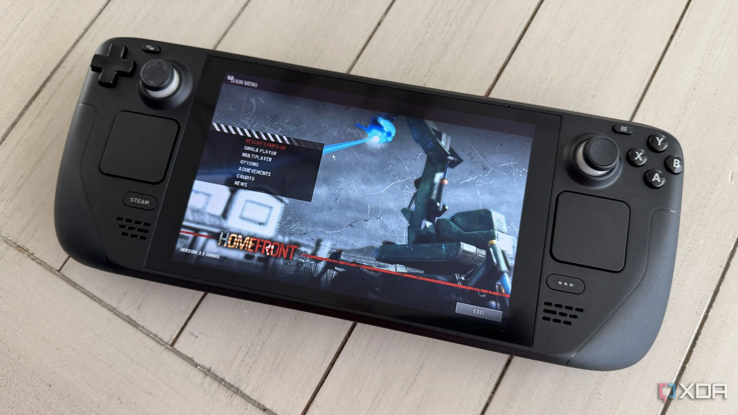 Người chơi trải nghiệm tựa game Homefront trên thiết bị chơi game cầm tay Steam Deck